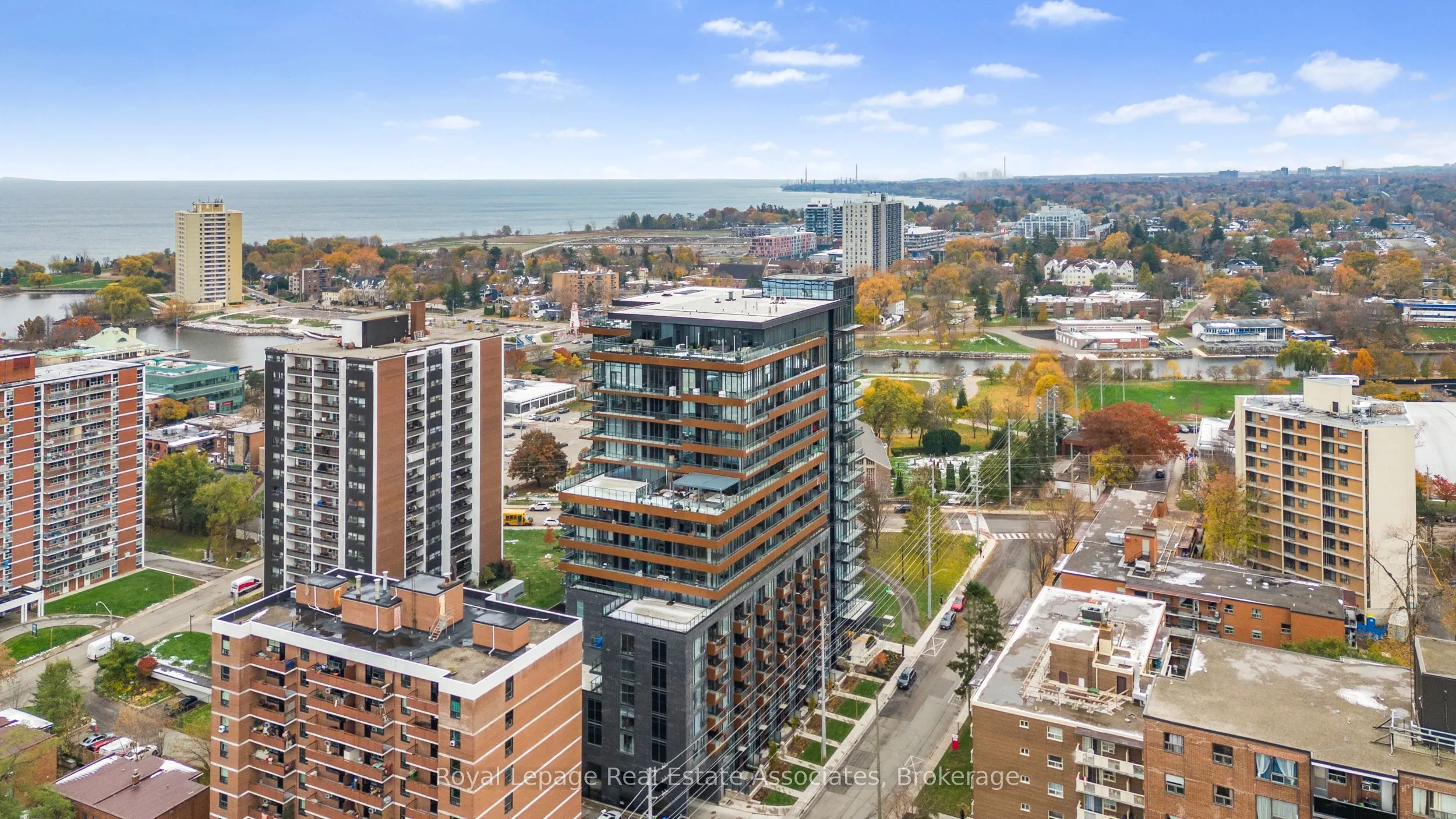 21 Park Street E #805