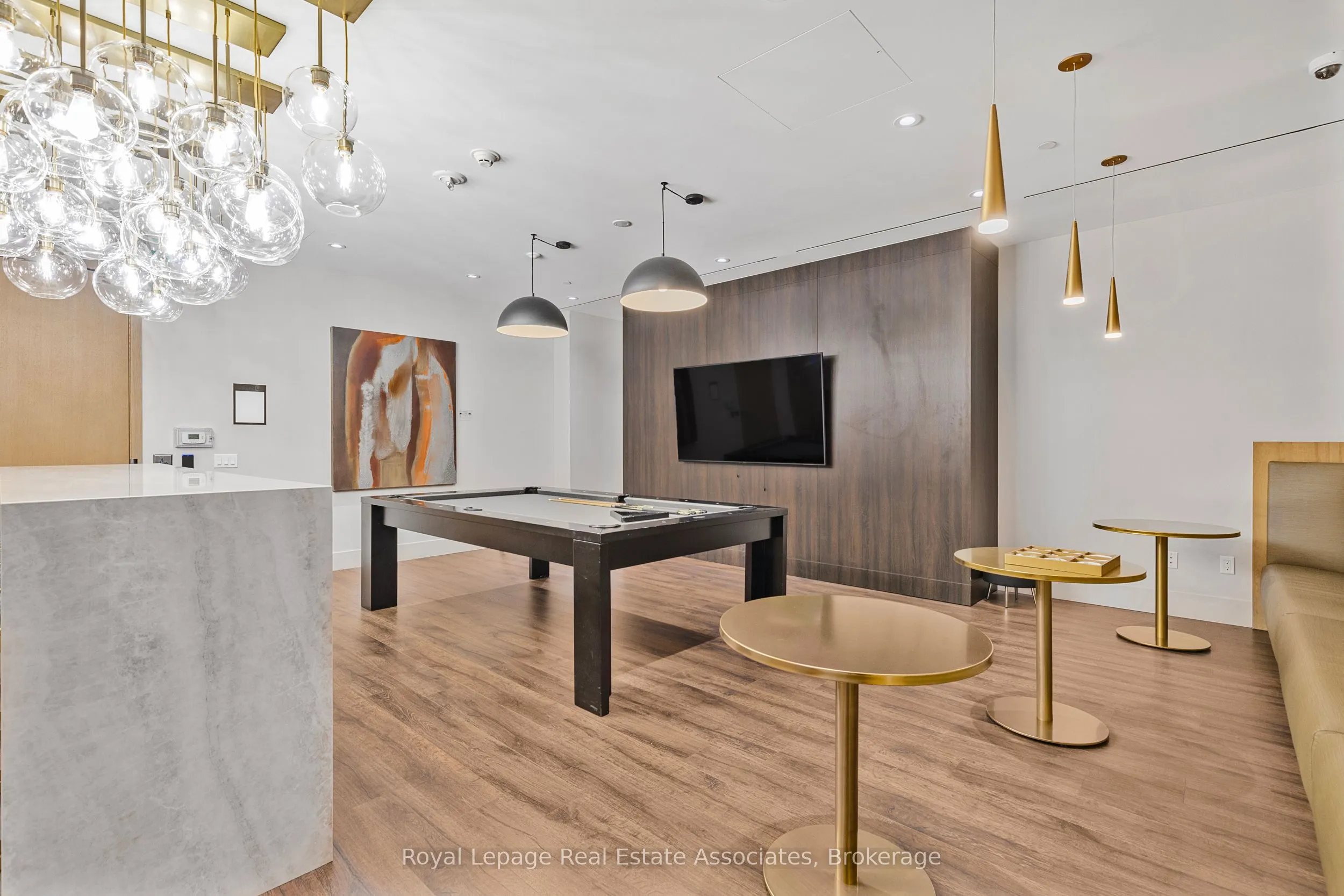 21 Park Street E #805