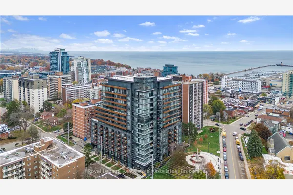 21 Park Street E #805