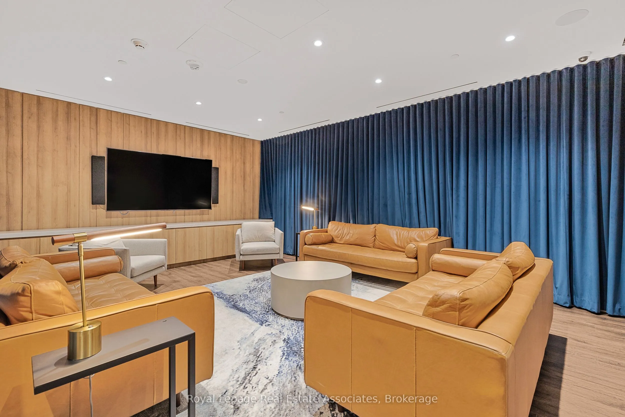 21 Park Street E #805