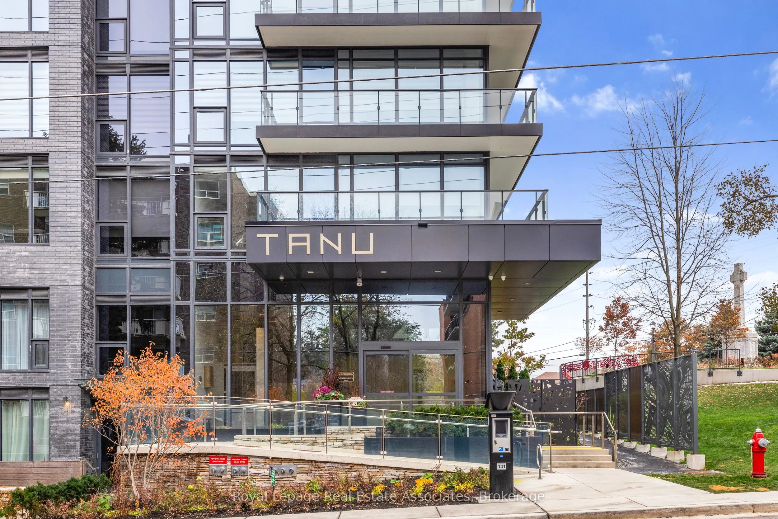 21 Park Street E #805