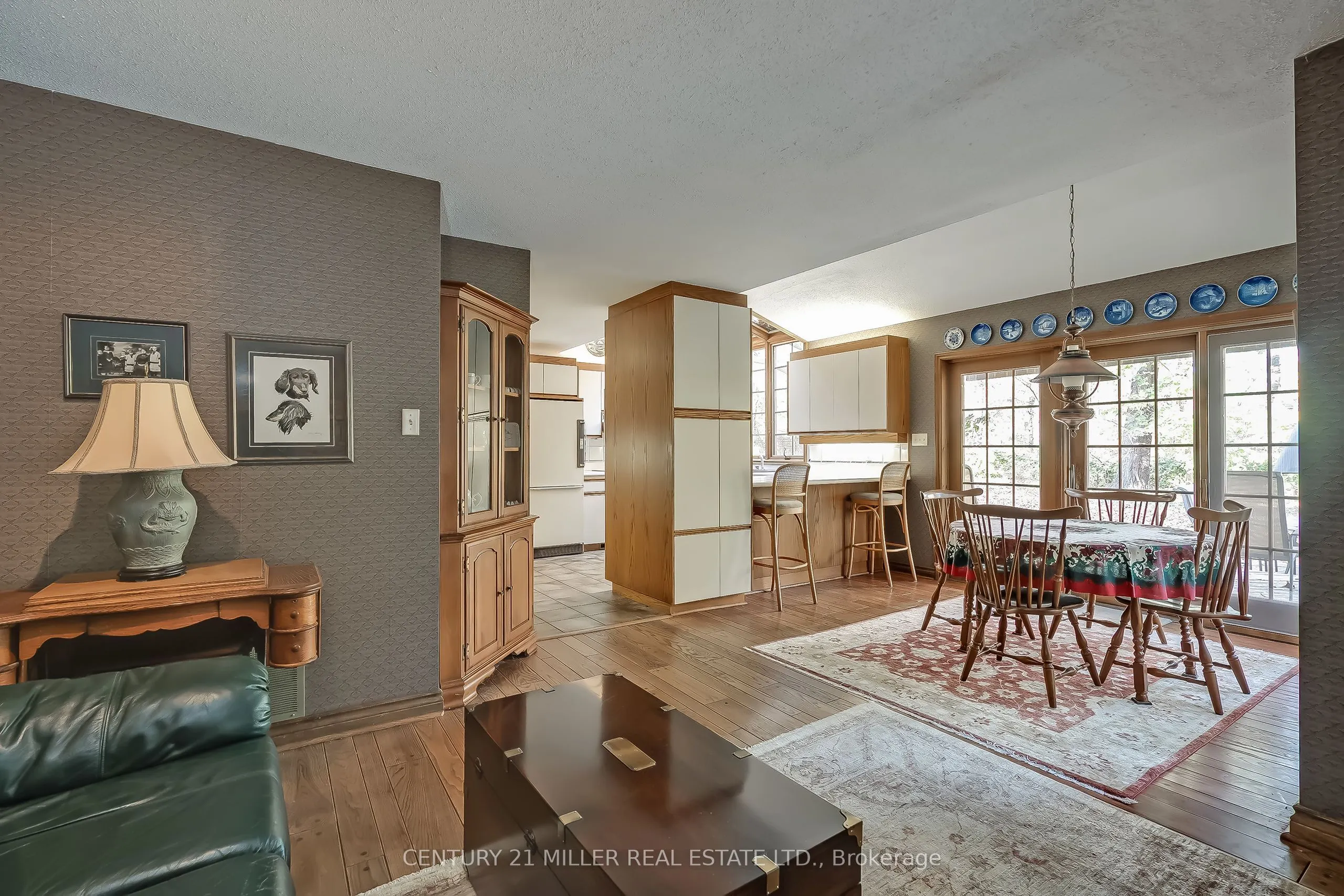 1296 Cumnock Crescent