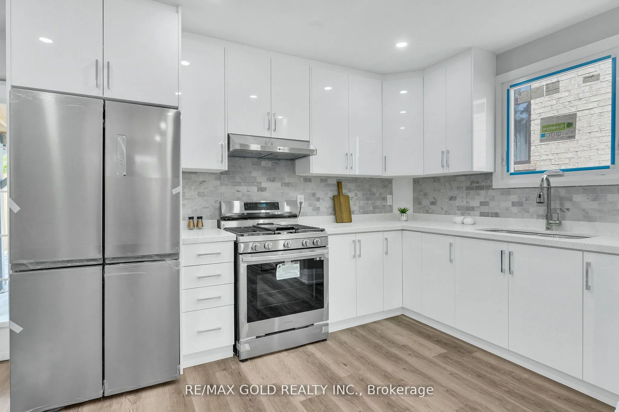 8 Fairglen Crescent