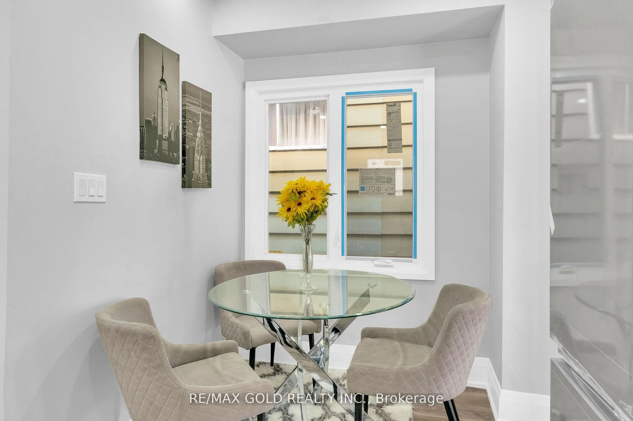8 Fairglen Crescent