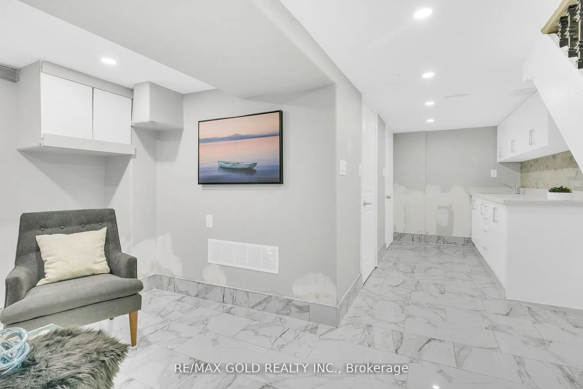 8 Fairglen Crescent