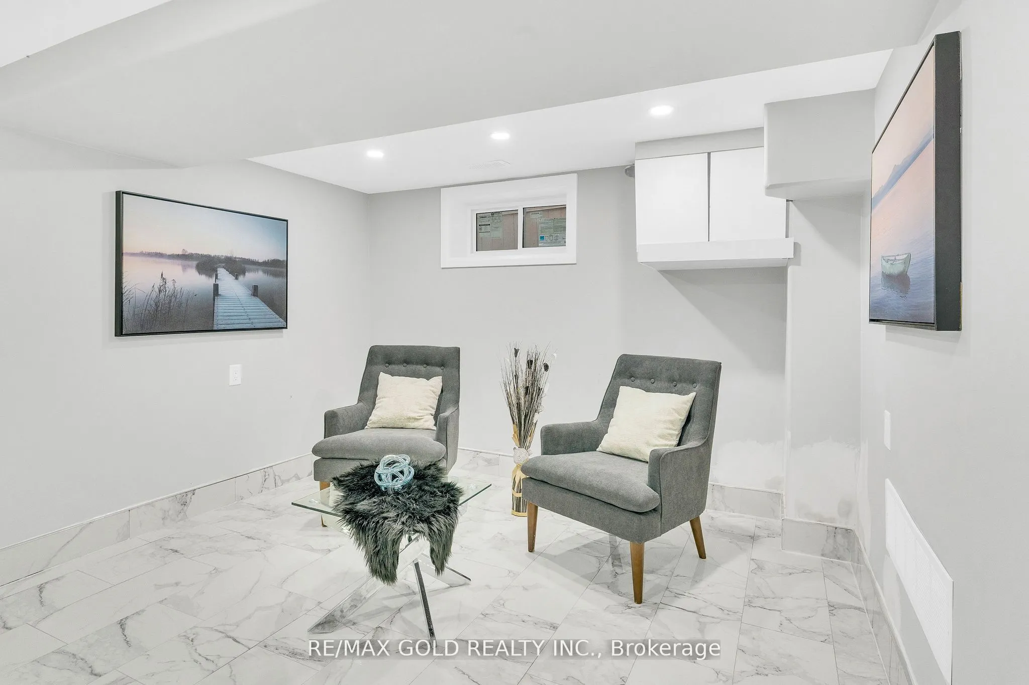 8 Fairglen Crescent