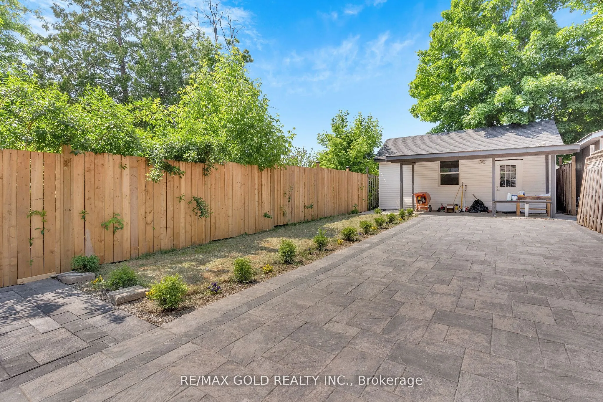 8 Fairglen Crescent
