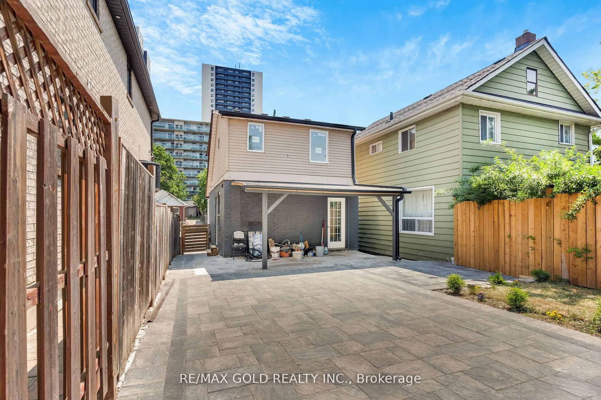 8 Fairglen Crescent