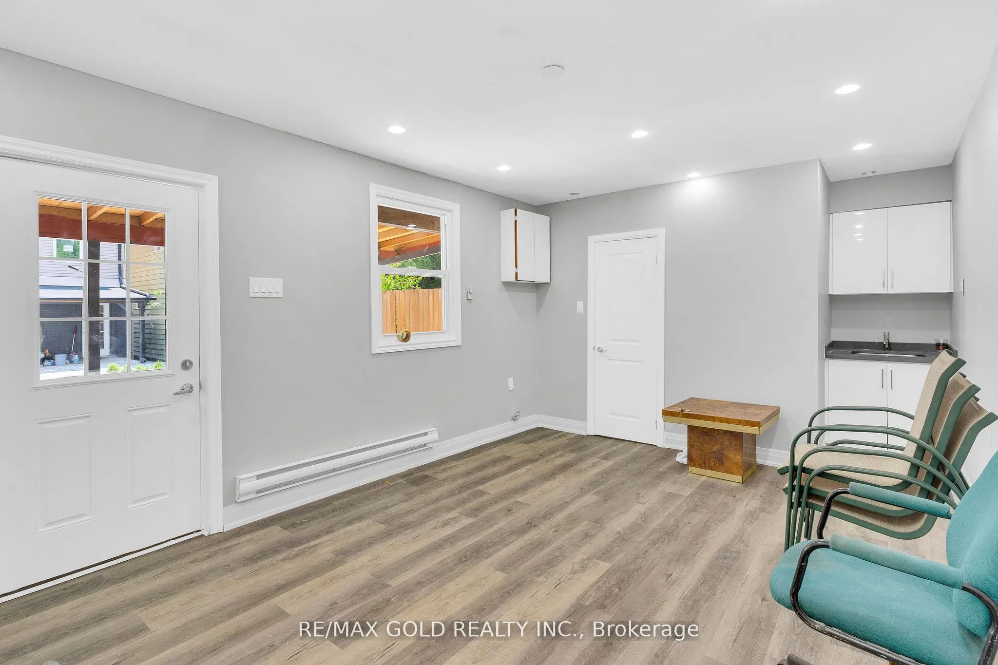 8 Fairglen Crescent
