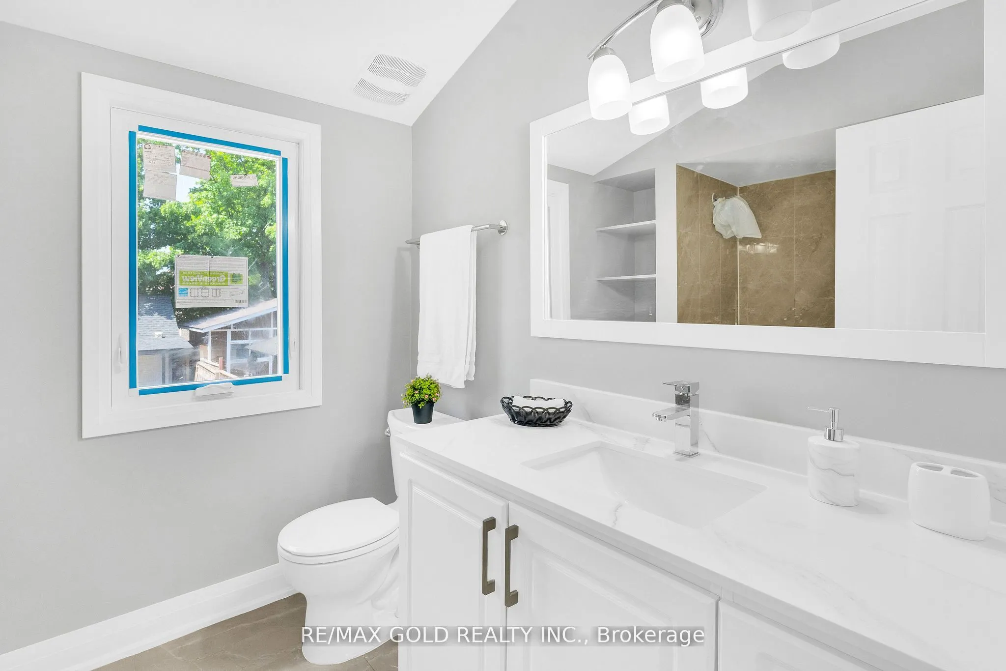 8 Fairglen Crescent