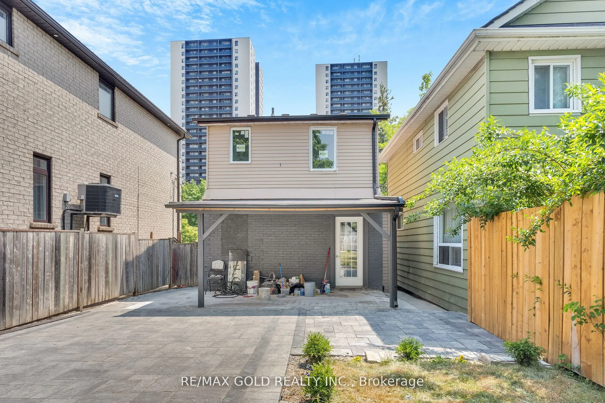 8 Fairglen Crescent