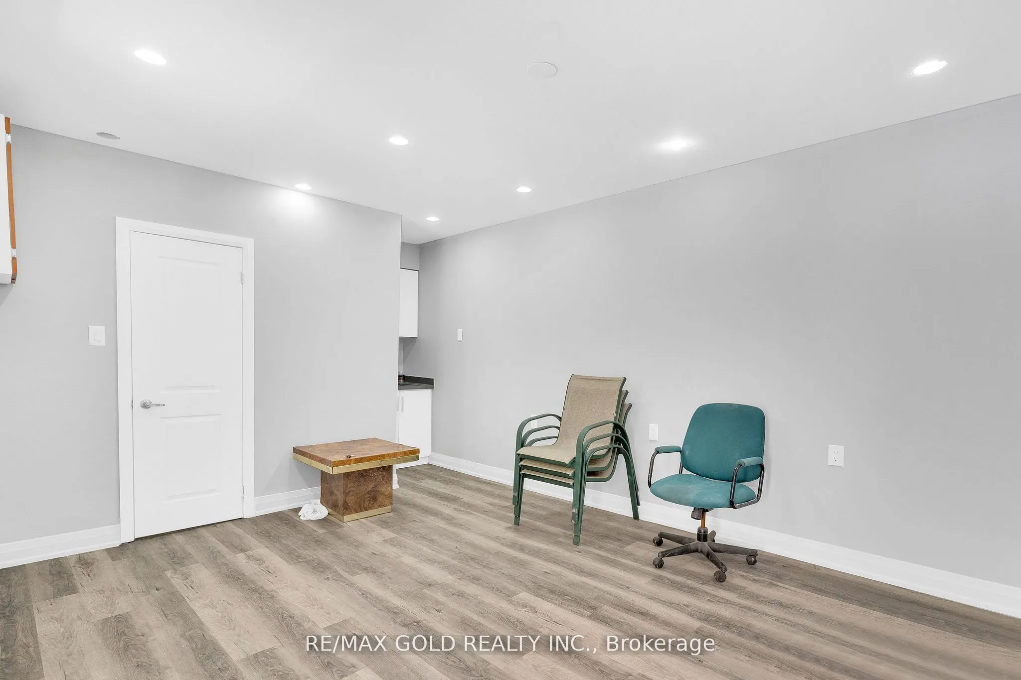 8 Fairglen Crescent