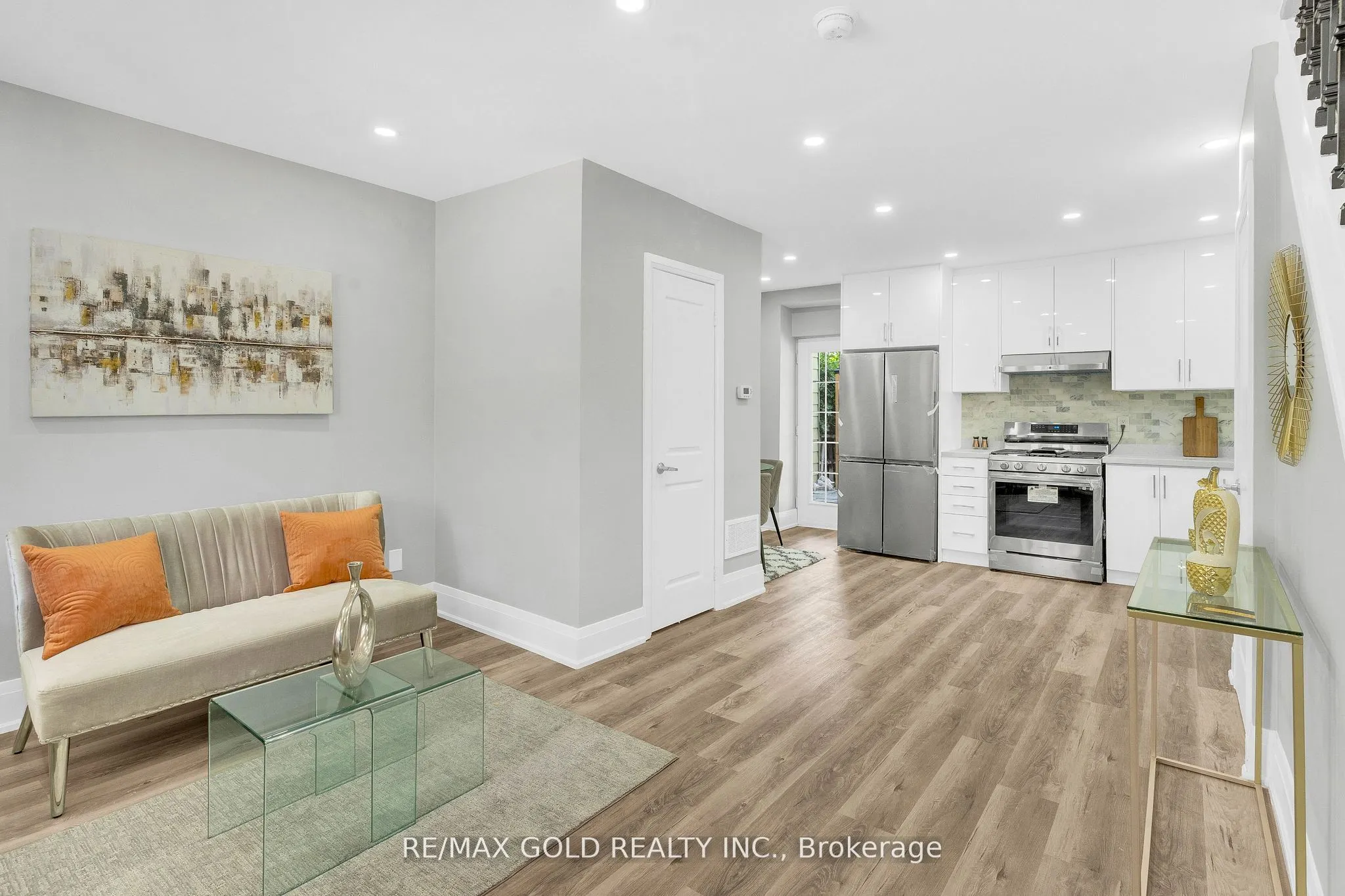 8 Fairglen Crescent