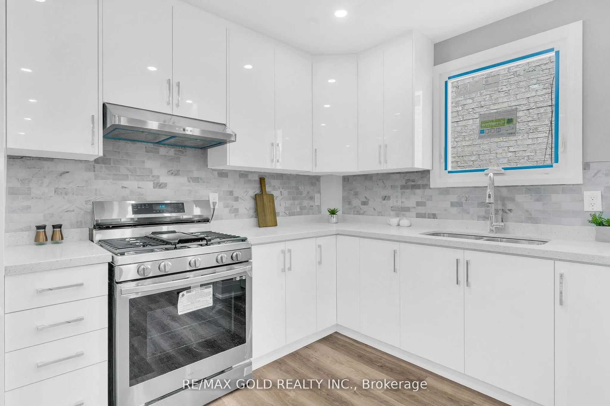 8 Fairglen Crescent