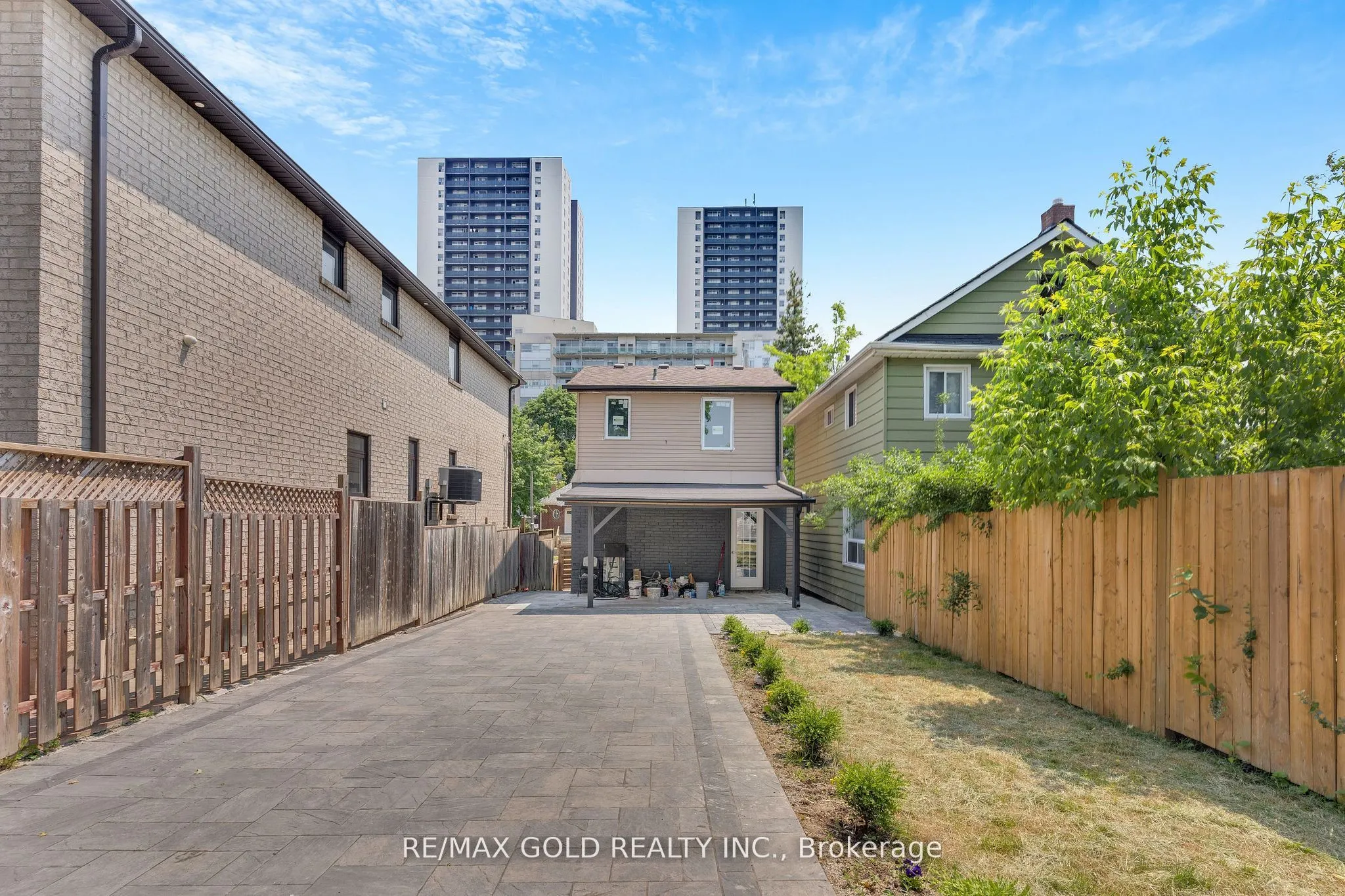 8 Fairglen Crescent