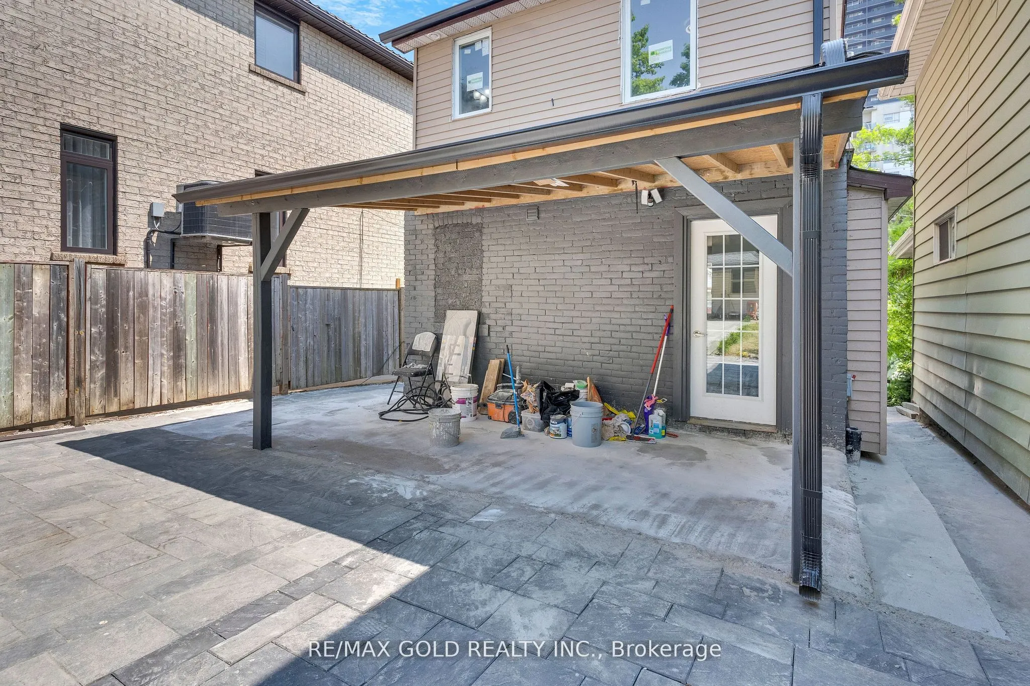 8 Fairglen Crescent