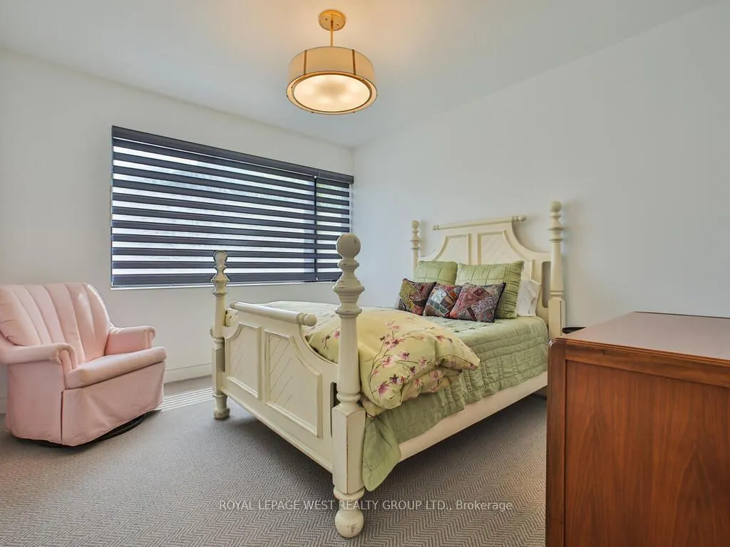 4 Old Oak Road