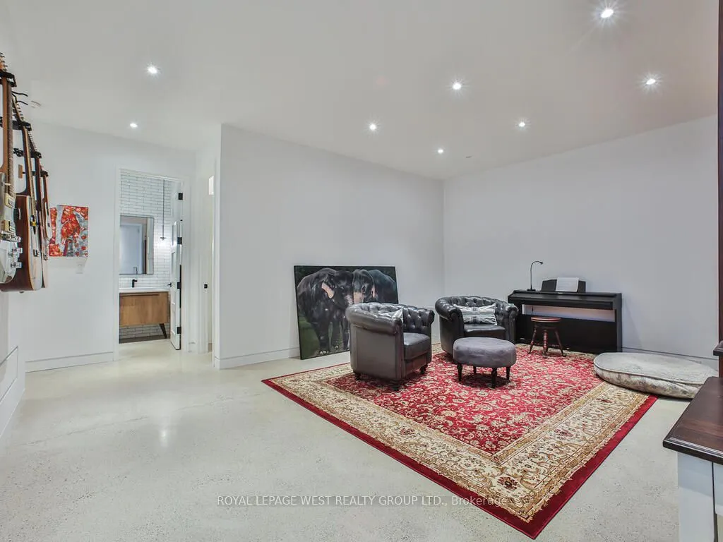 4 Old Oak Road