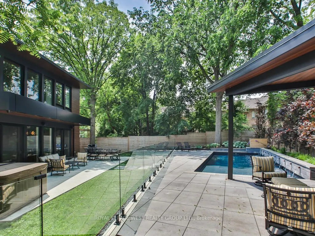 4 Old Oak Road