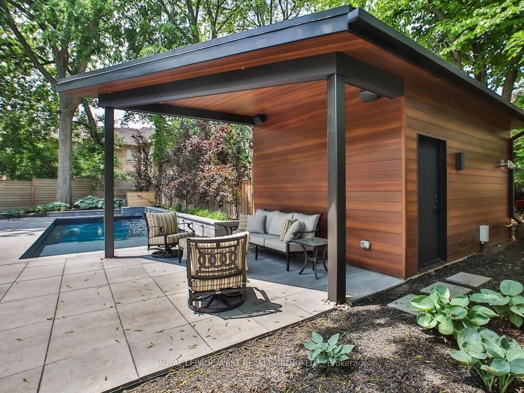 4 Old Oak Road