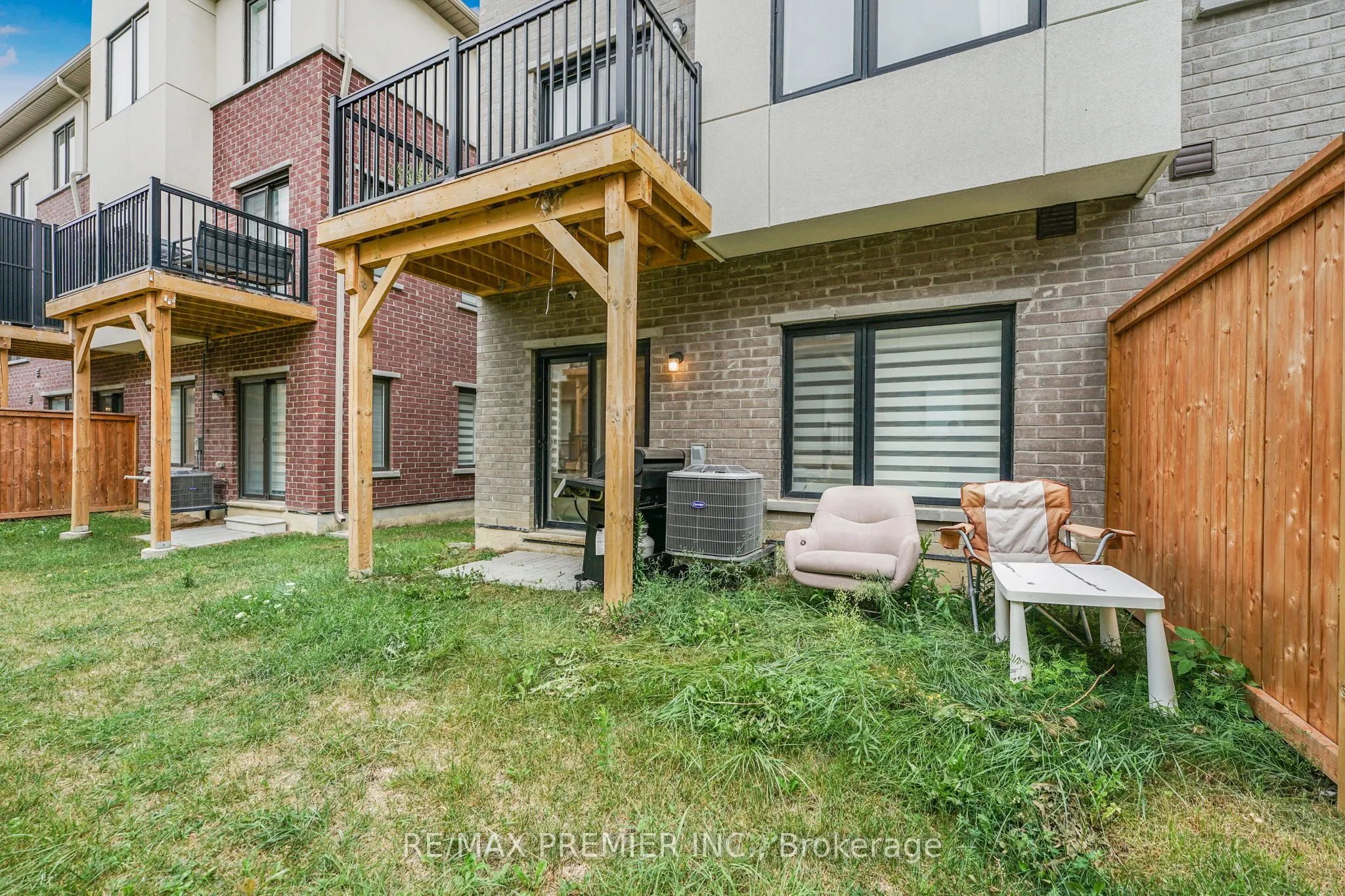 12 Heathrow Lane