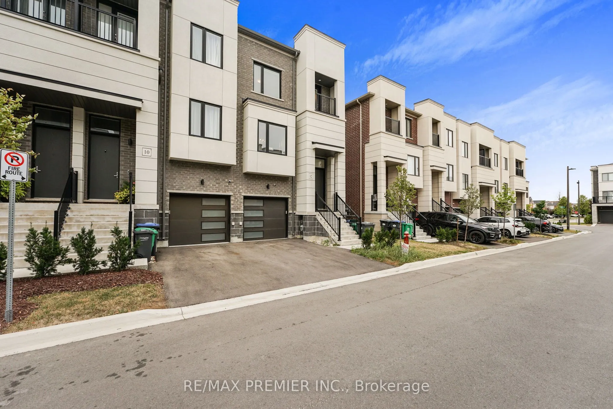 12 Heathrow Lane