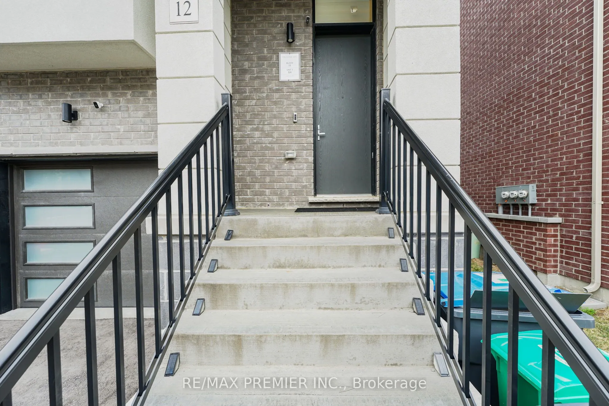 12 Heathrow Lane