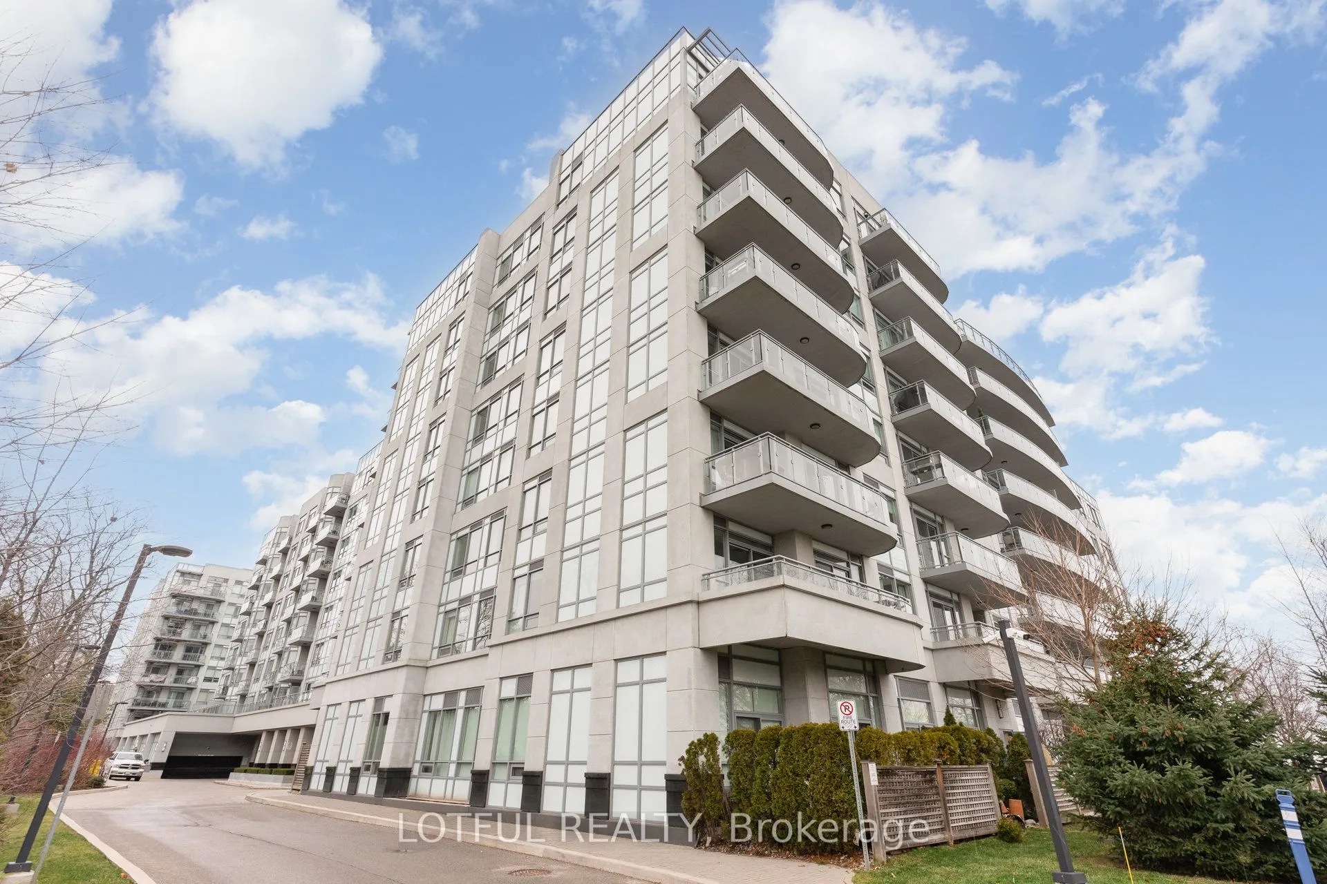 3500 Lakeshore Road W #711
