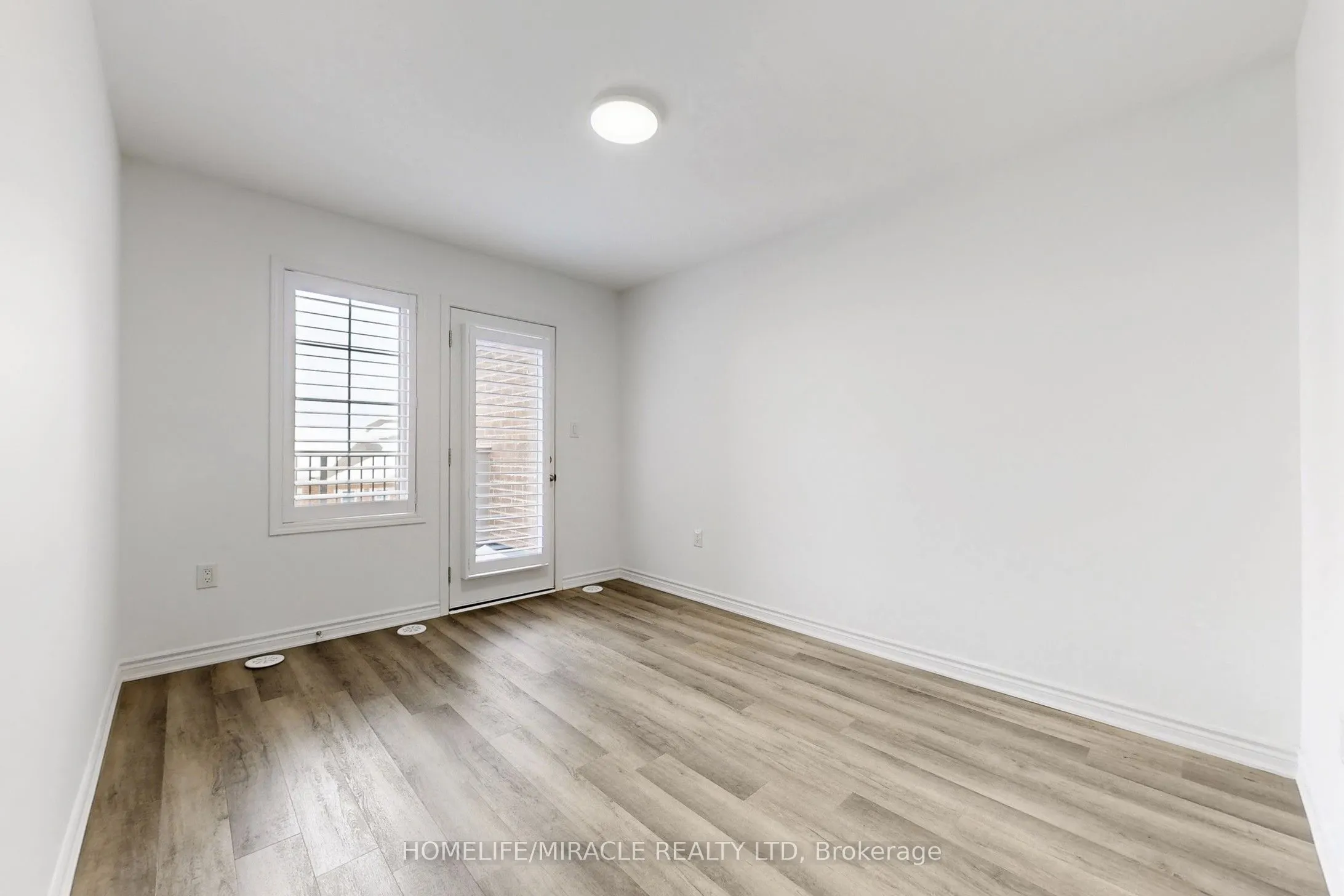 1587 Moira Crescent