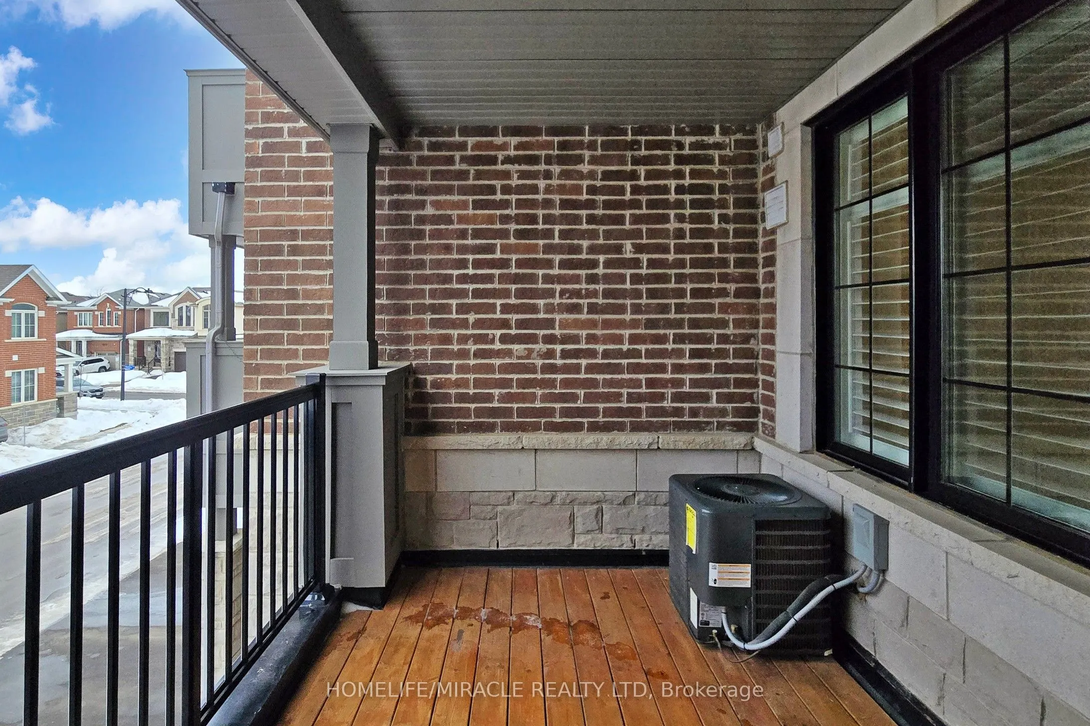 1587 Moira Crescent