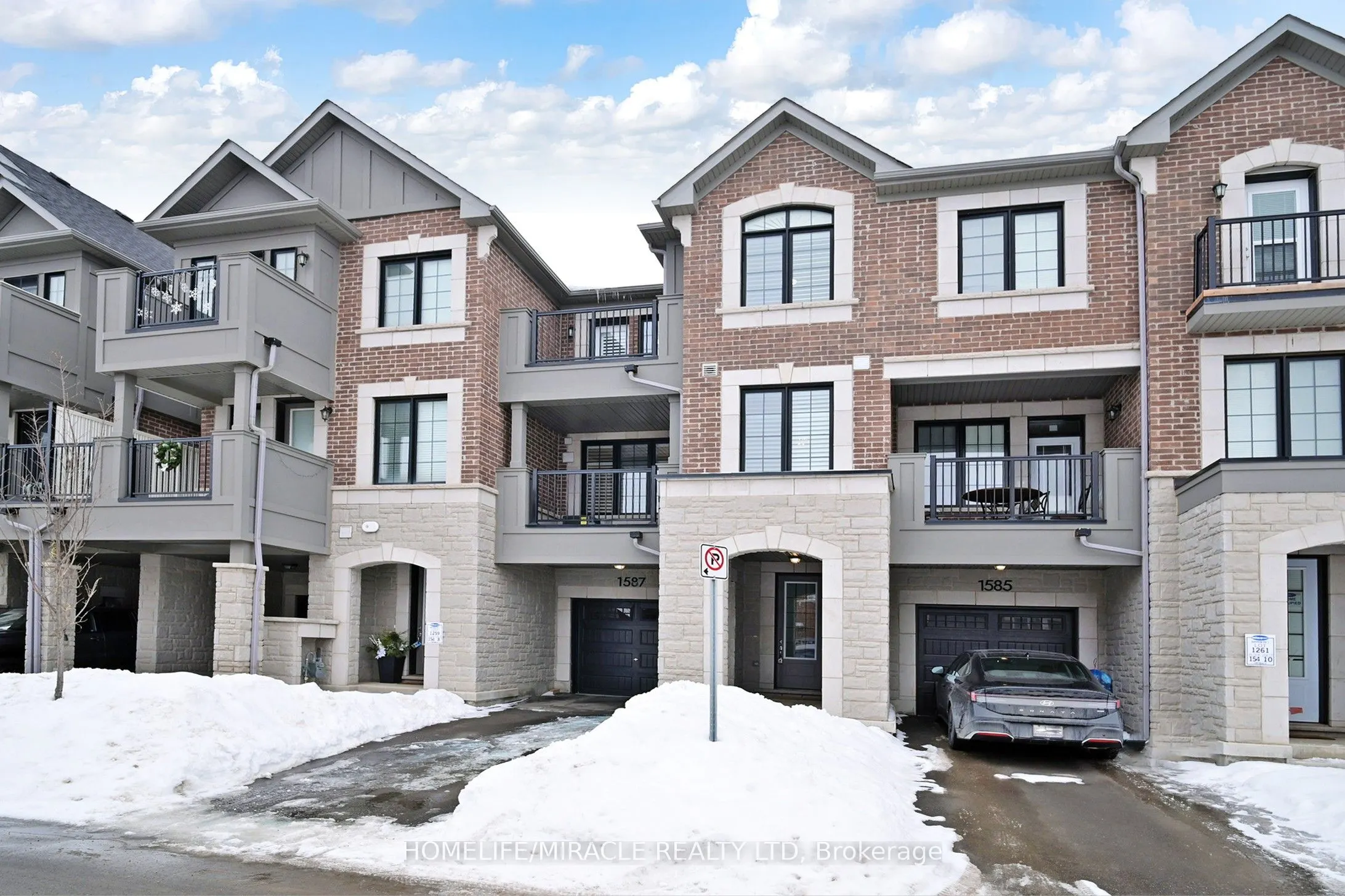 1587 Moira Crescent