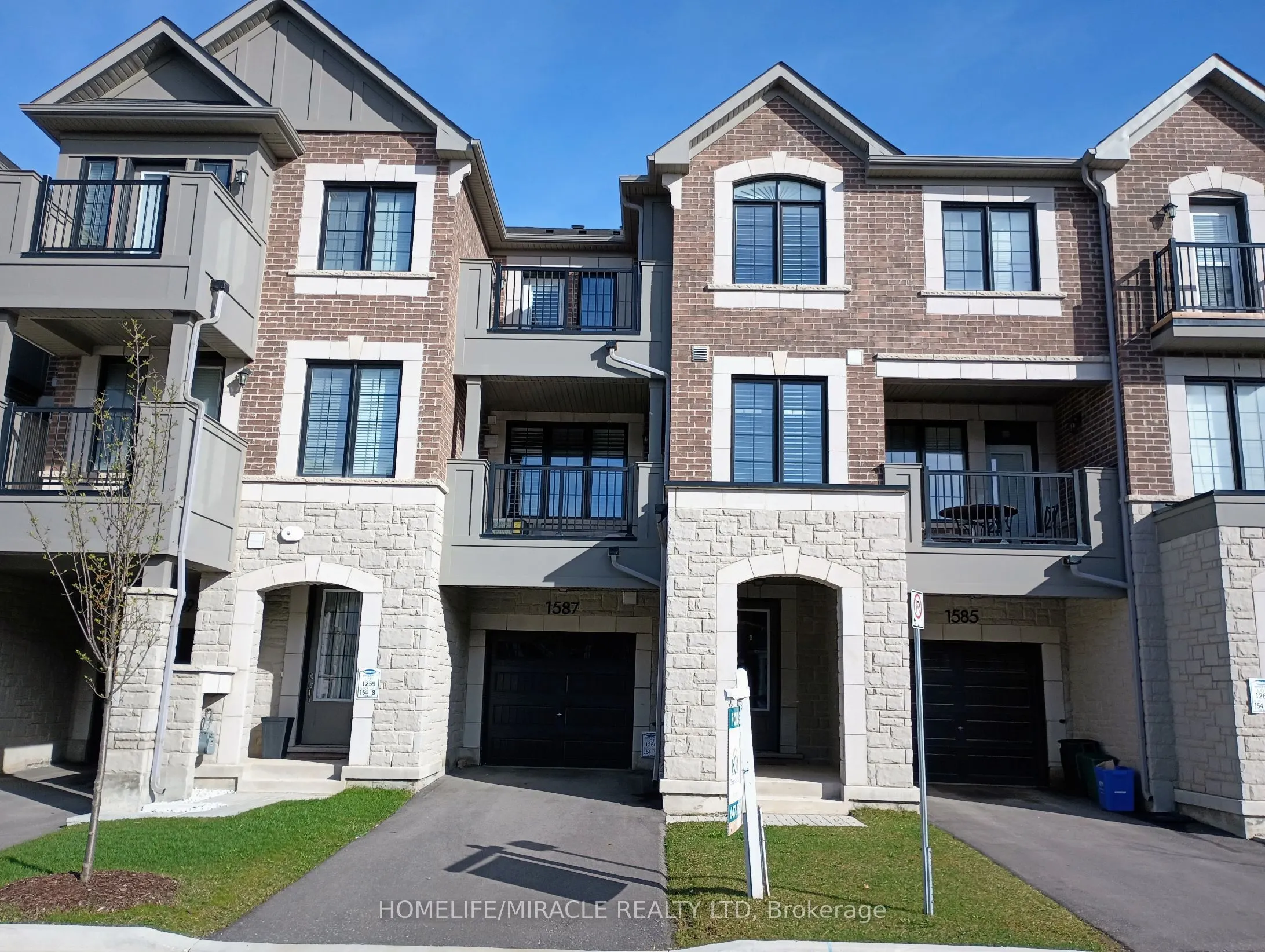 1587 Moira Crescent
