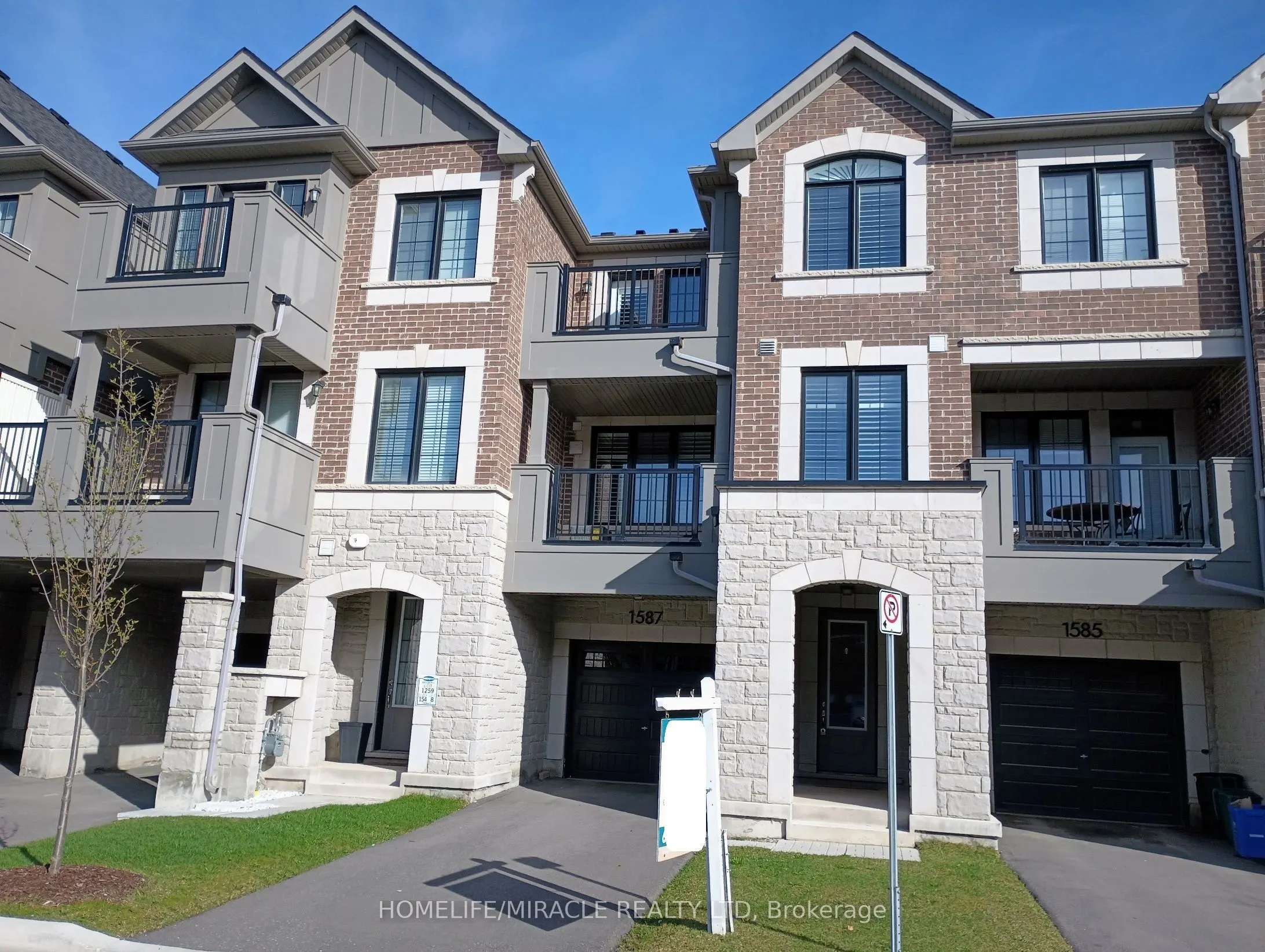 1587 Moira Crescent