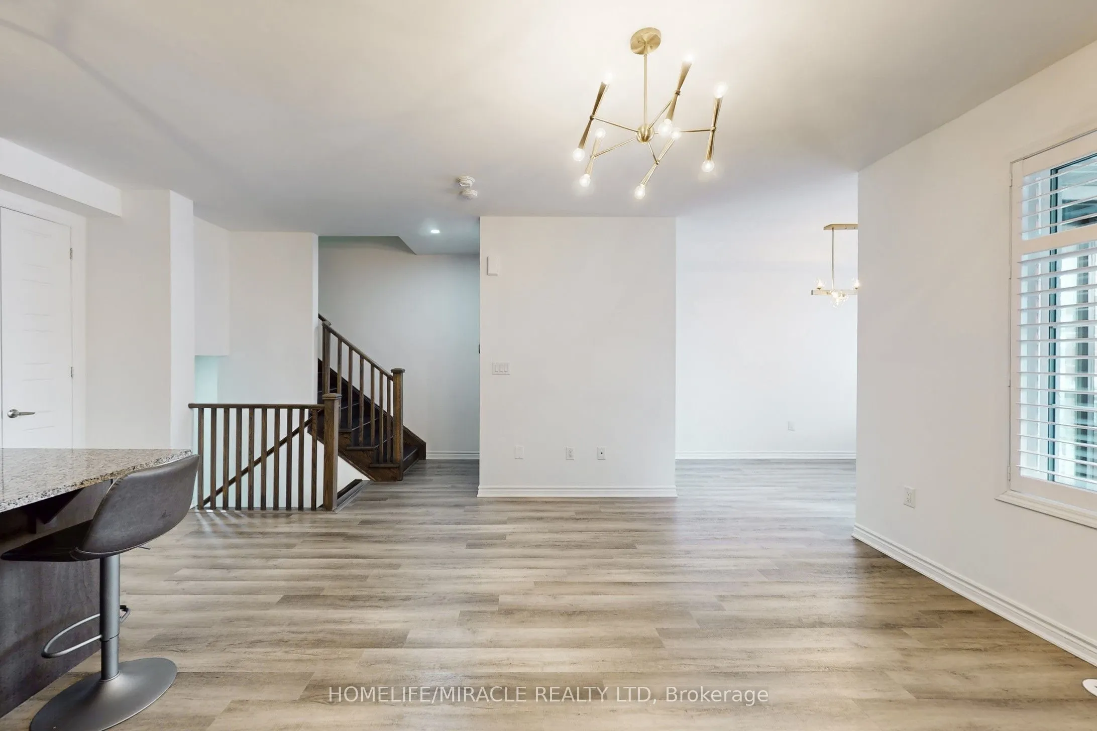 1587 Moira Crescent
