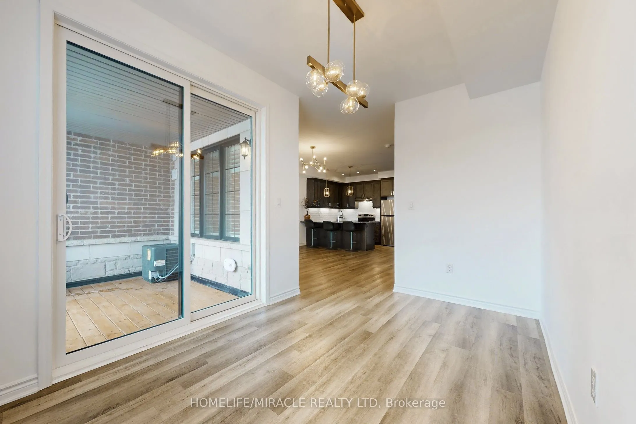 1587 Moira Crescent