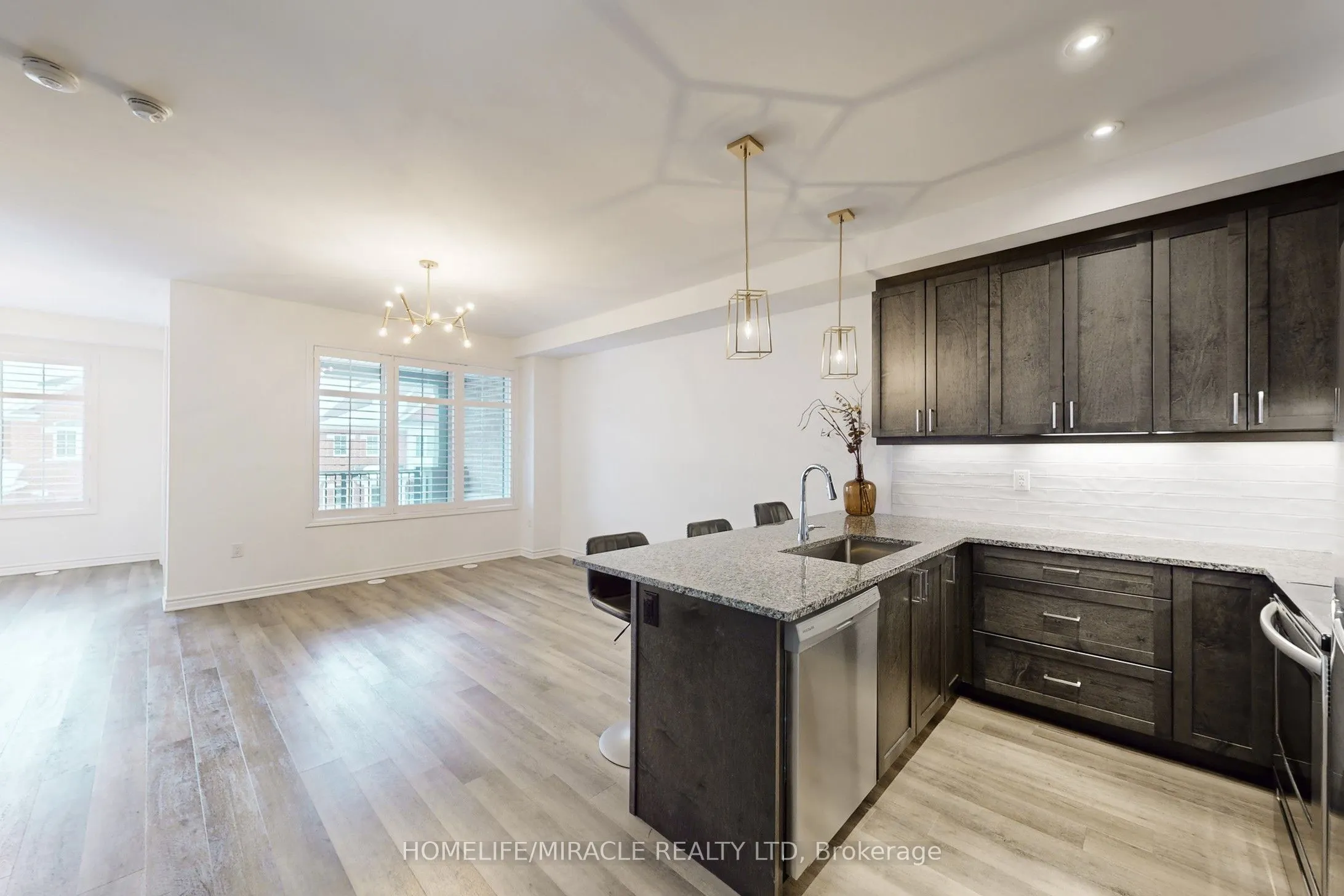 1587 Moira Crescent