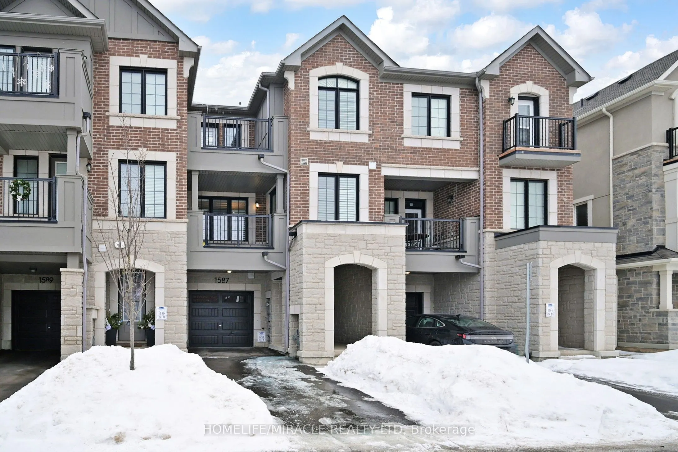 1587 Moira Crescent