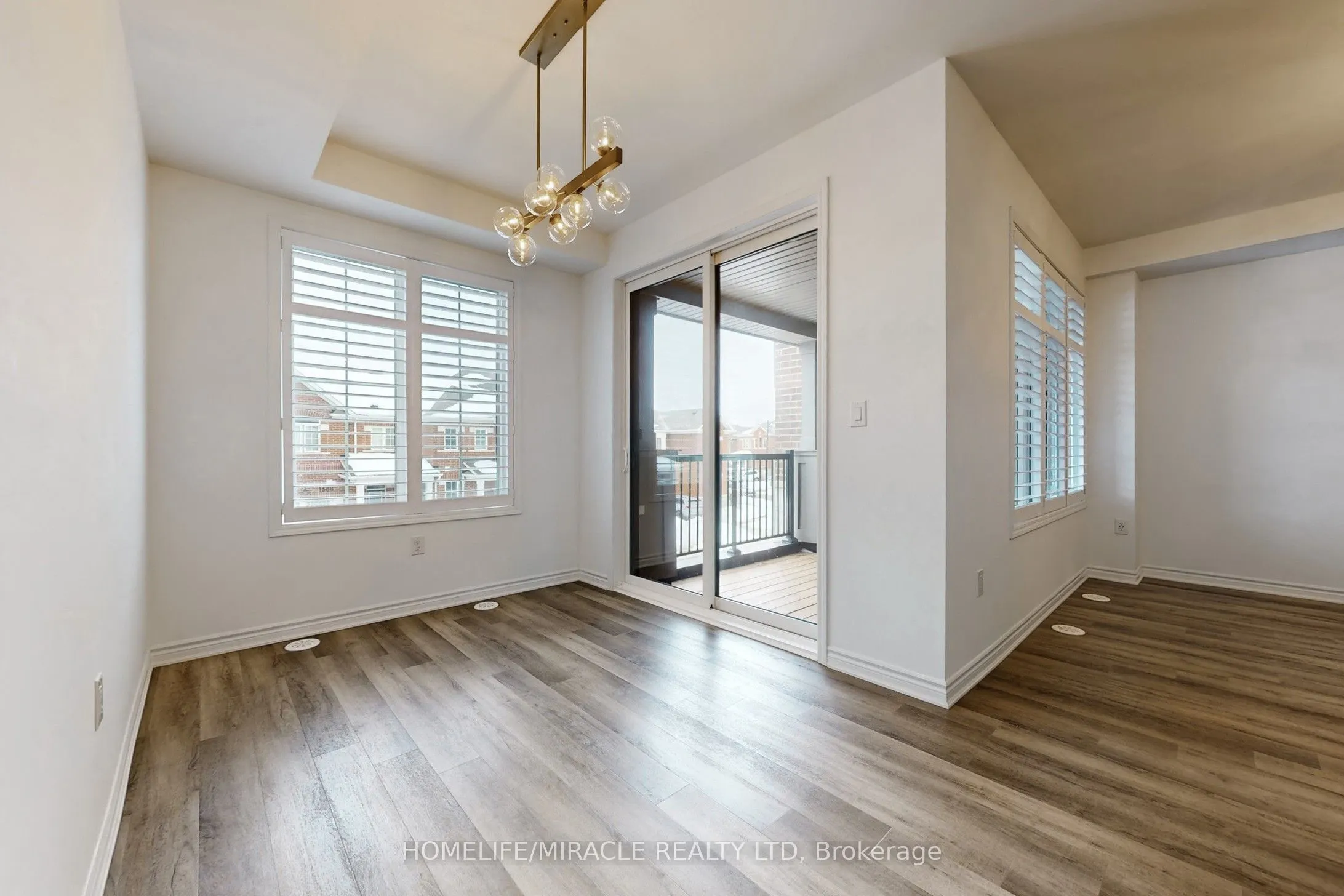 1587 Moira Crescent