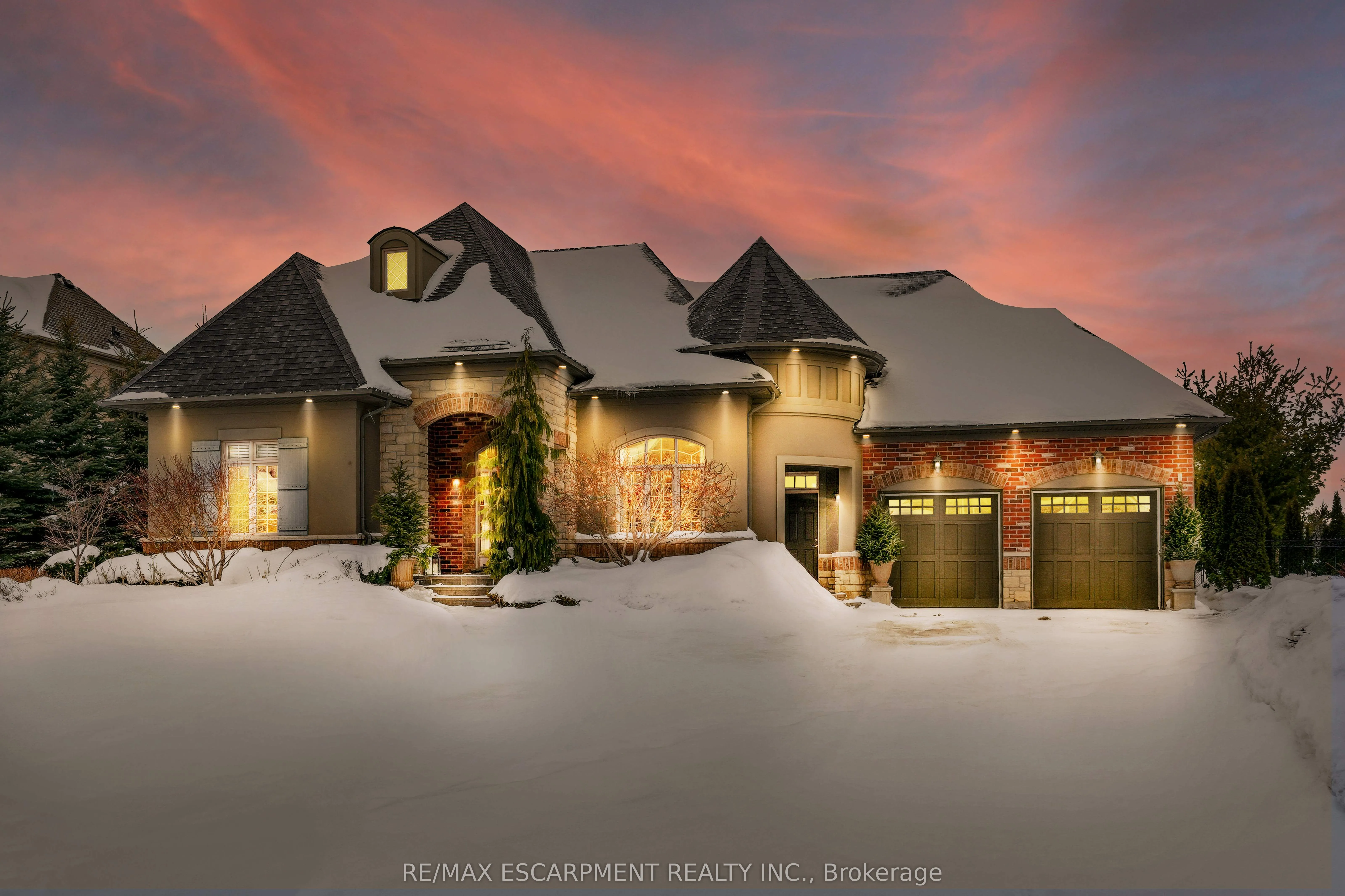 4 Holdroyd Court