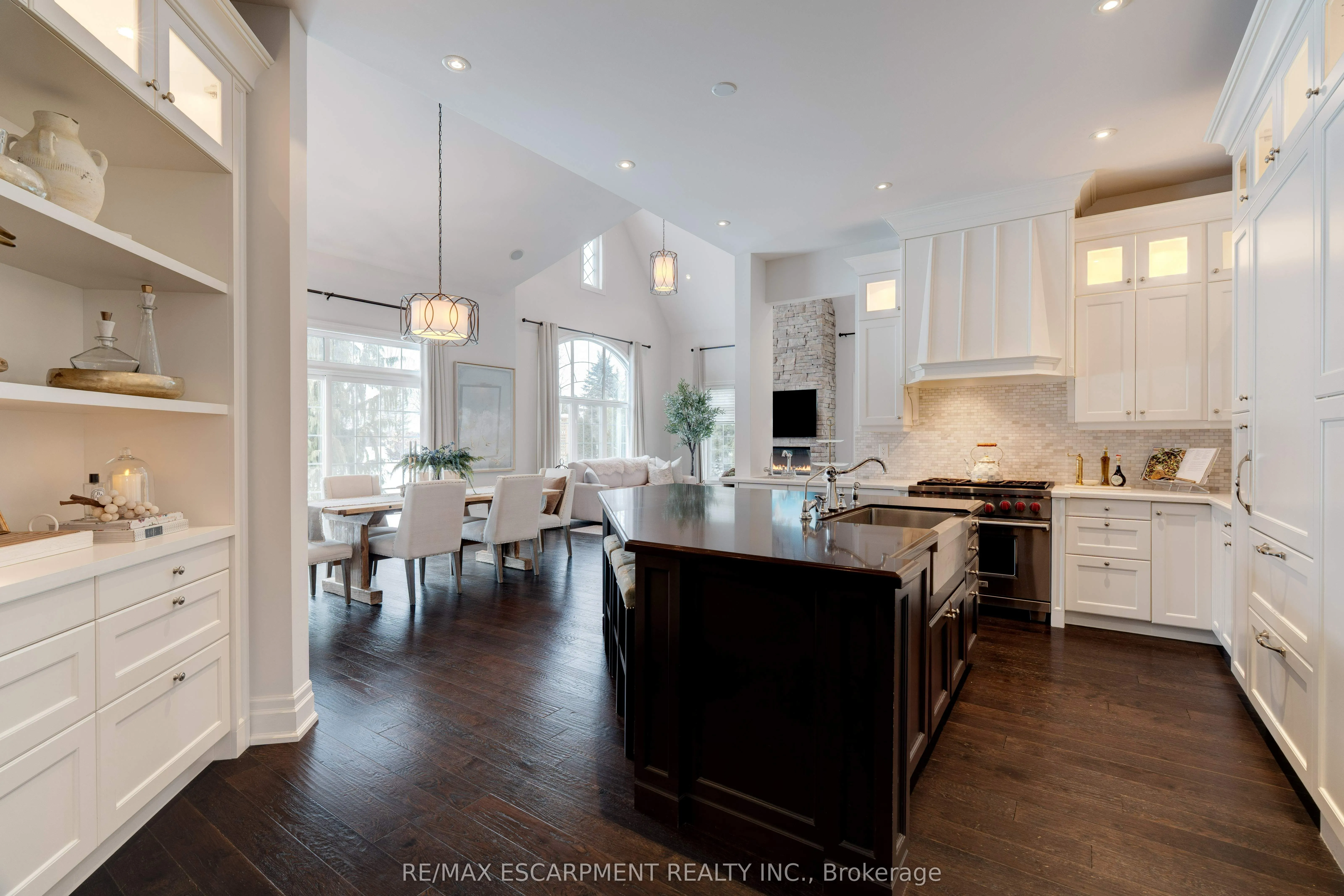 4 Holdroyd Court