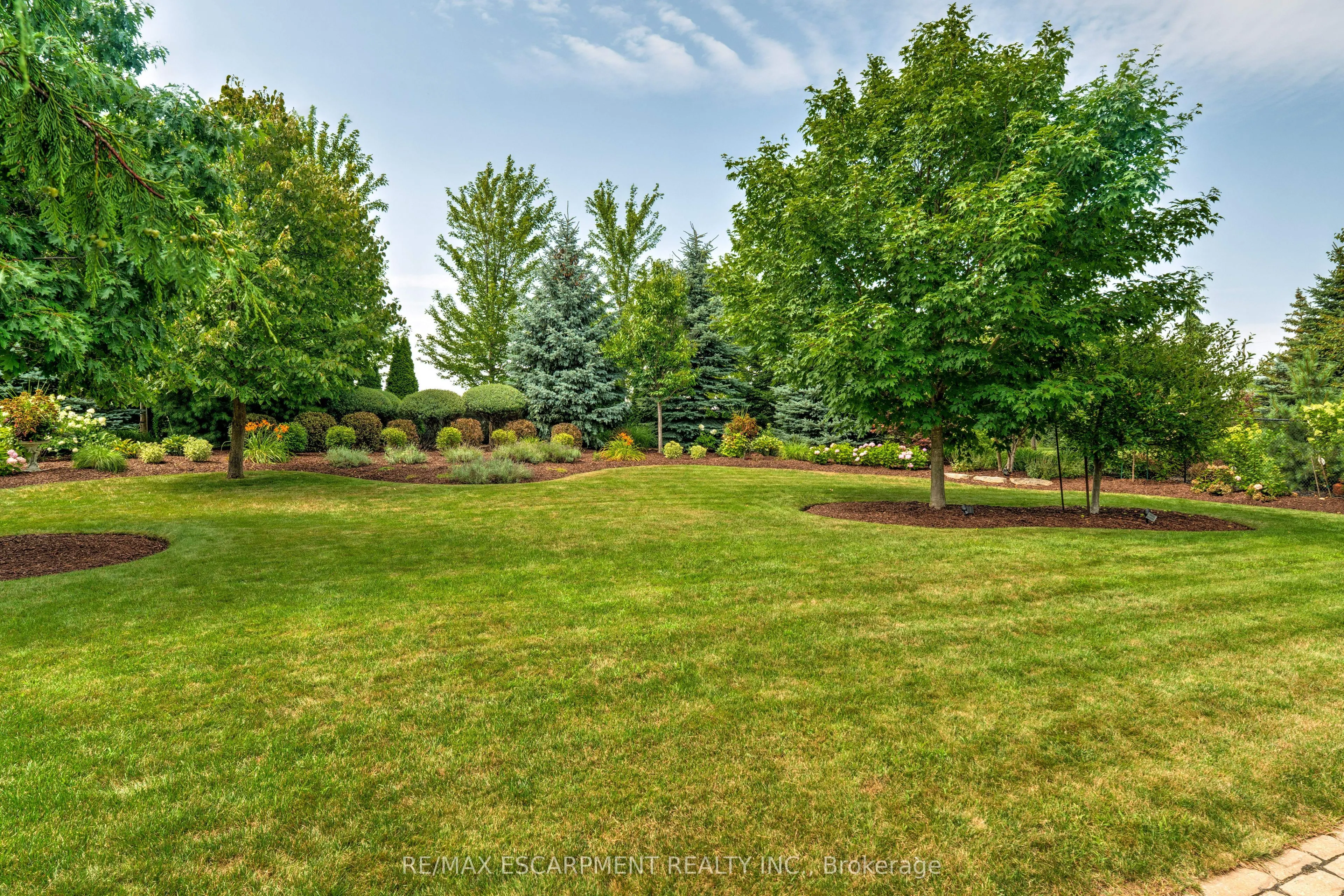 4 Holdroyd Court