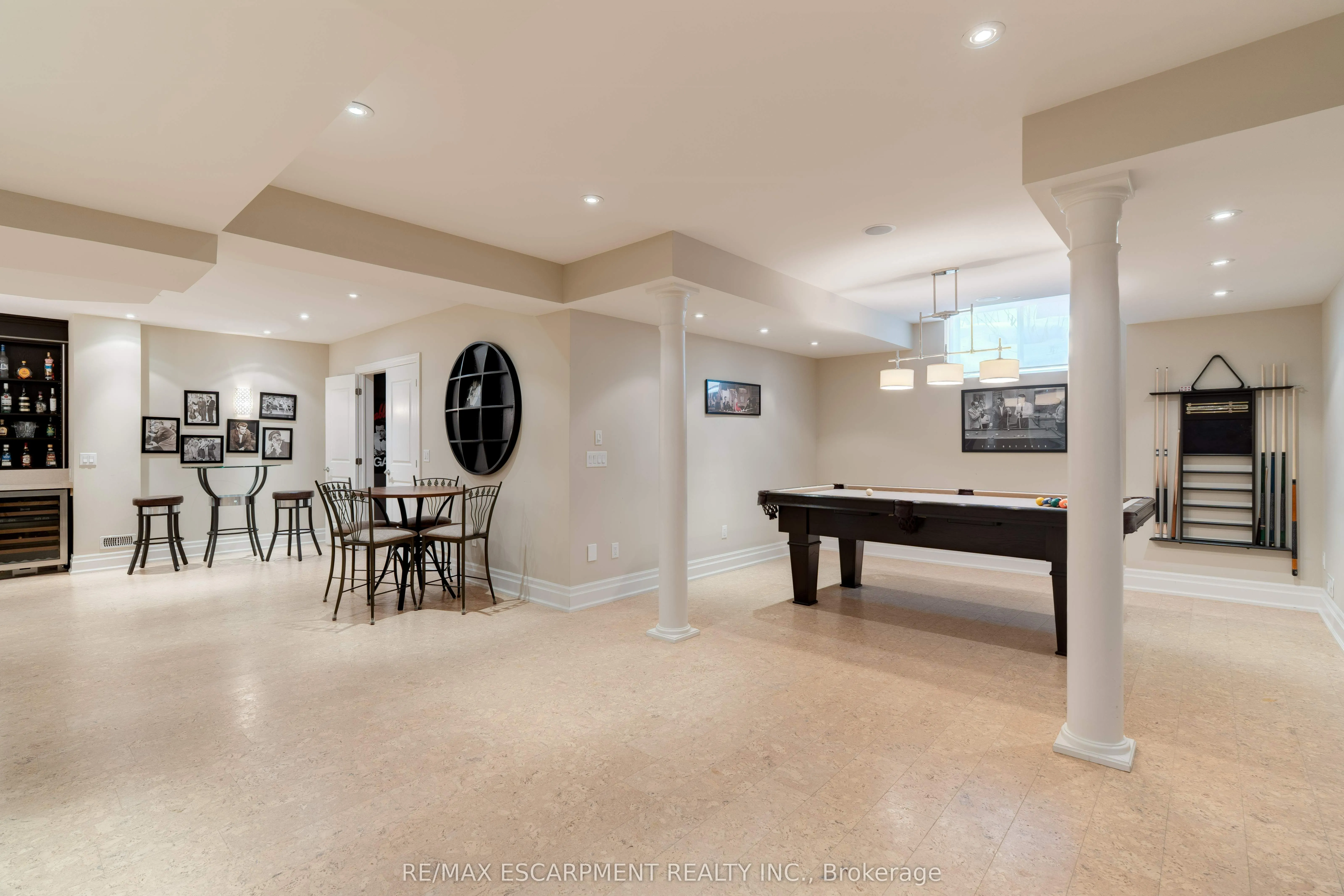 4 Holdroyd Court