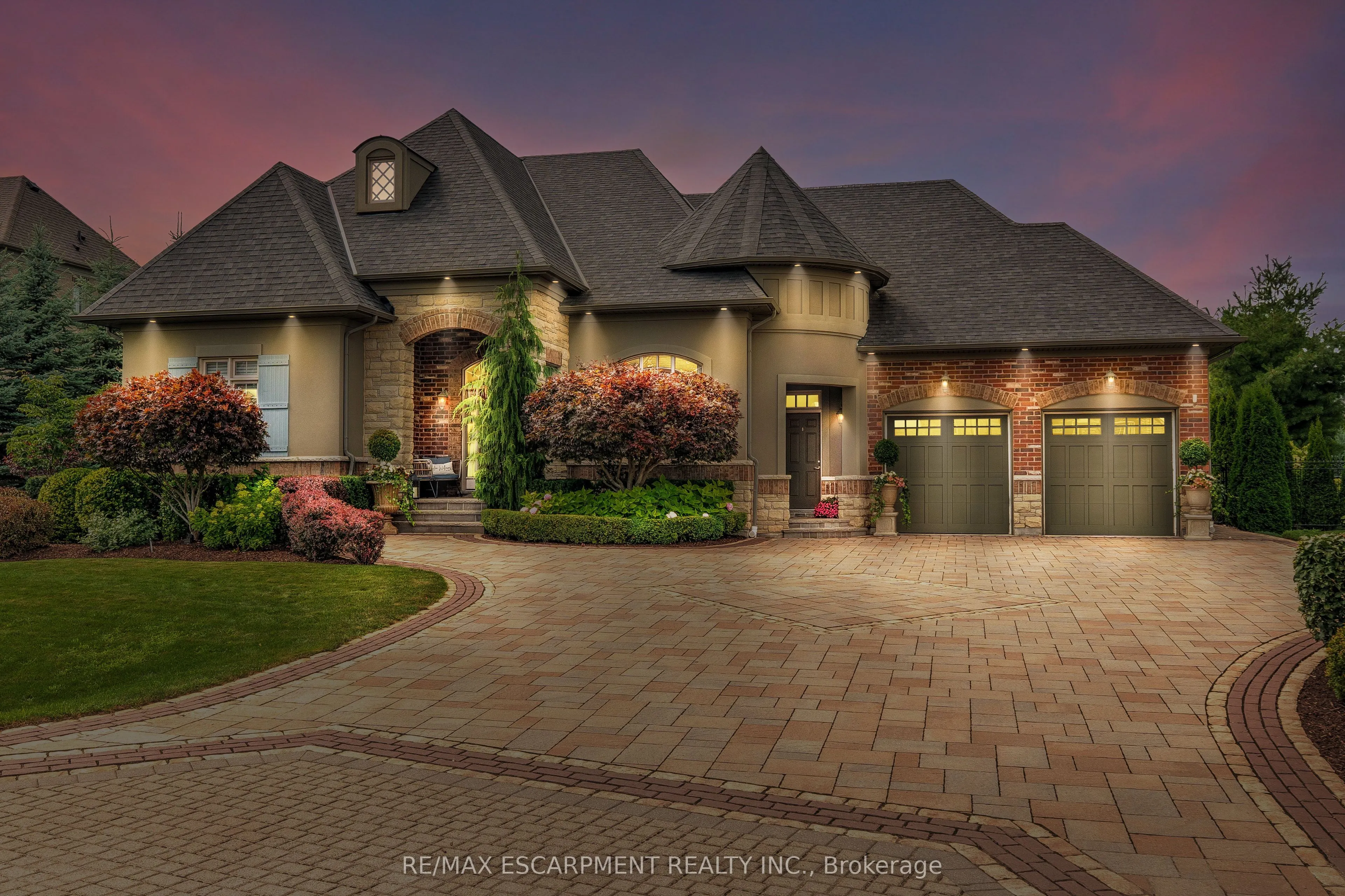 4 Holdroyd Court