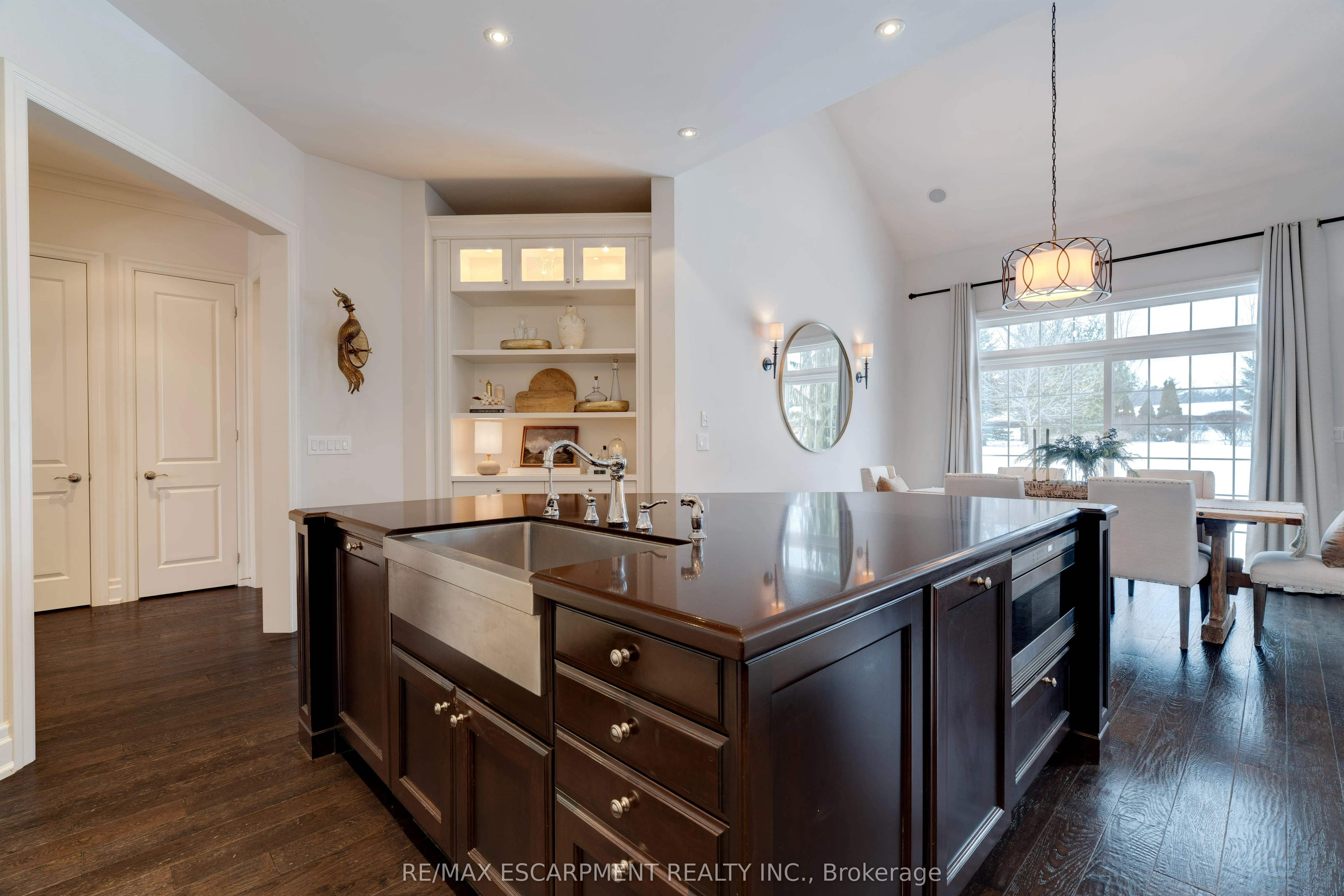 4 Holdroyd Court
