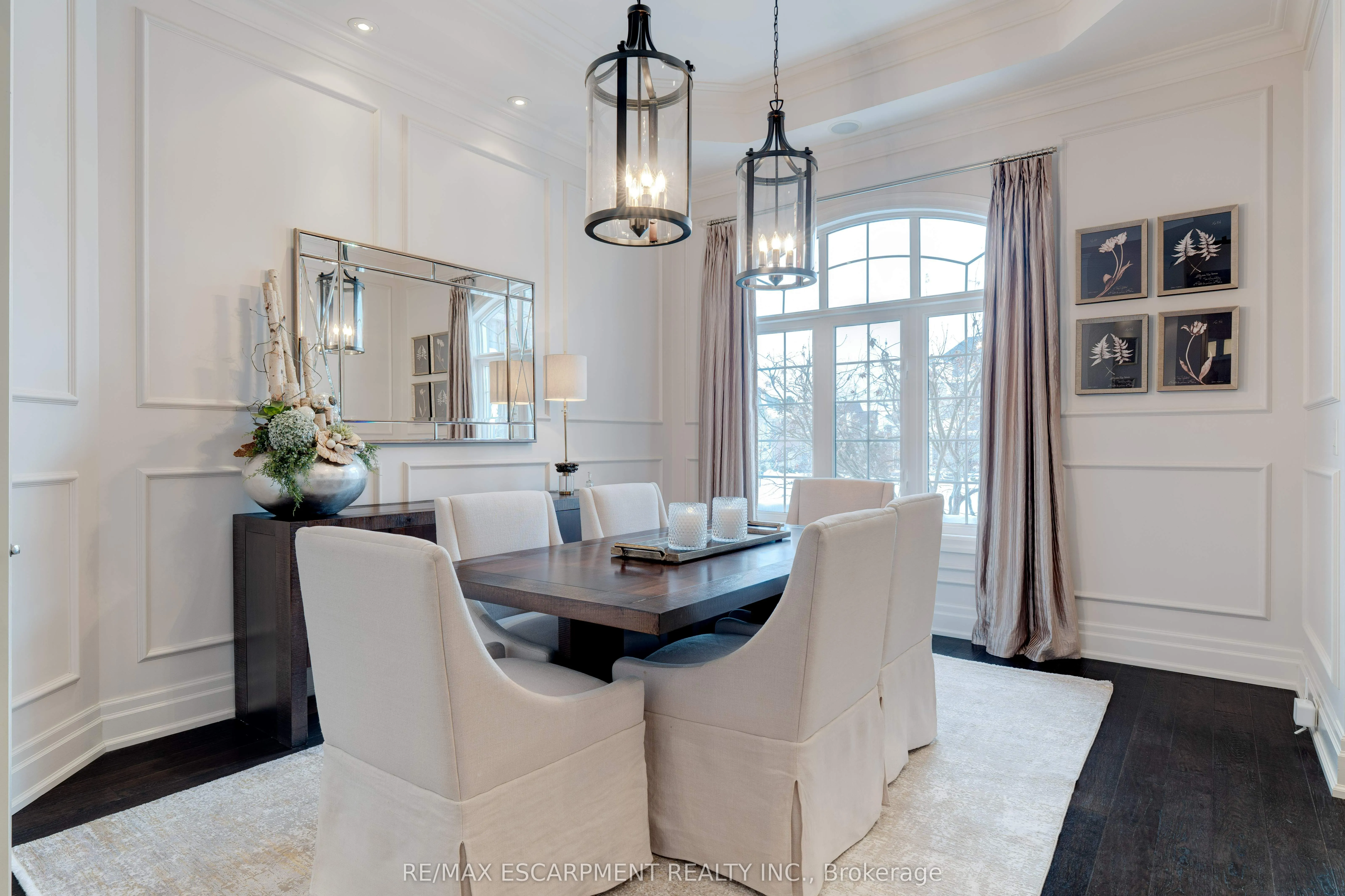 4 Holdroyd Court