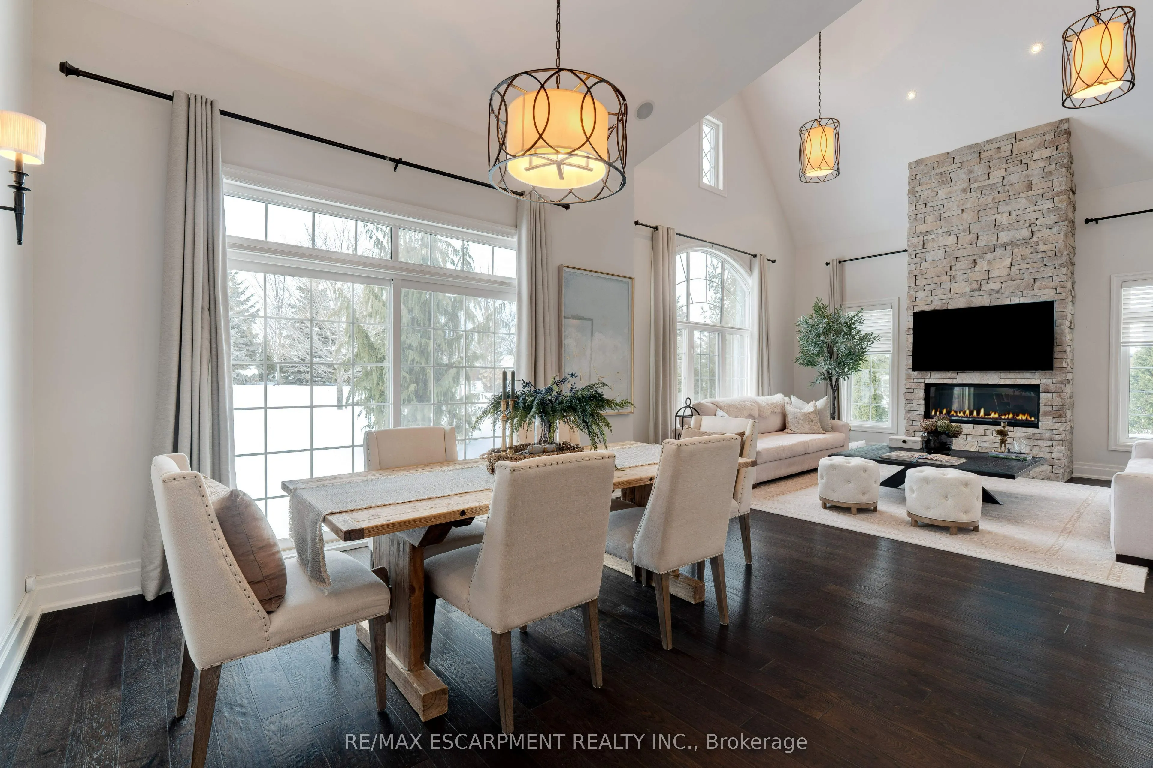 4 Holdroyd Court