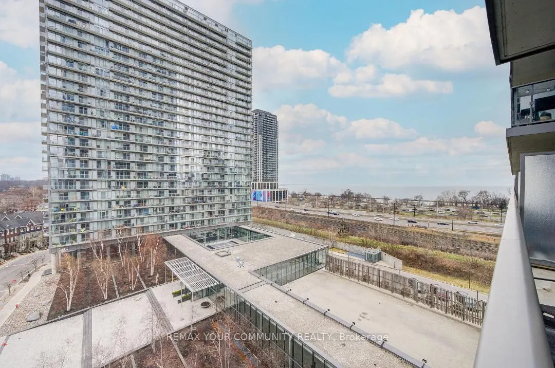105 The Queensway #812