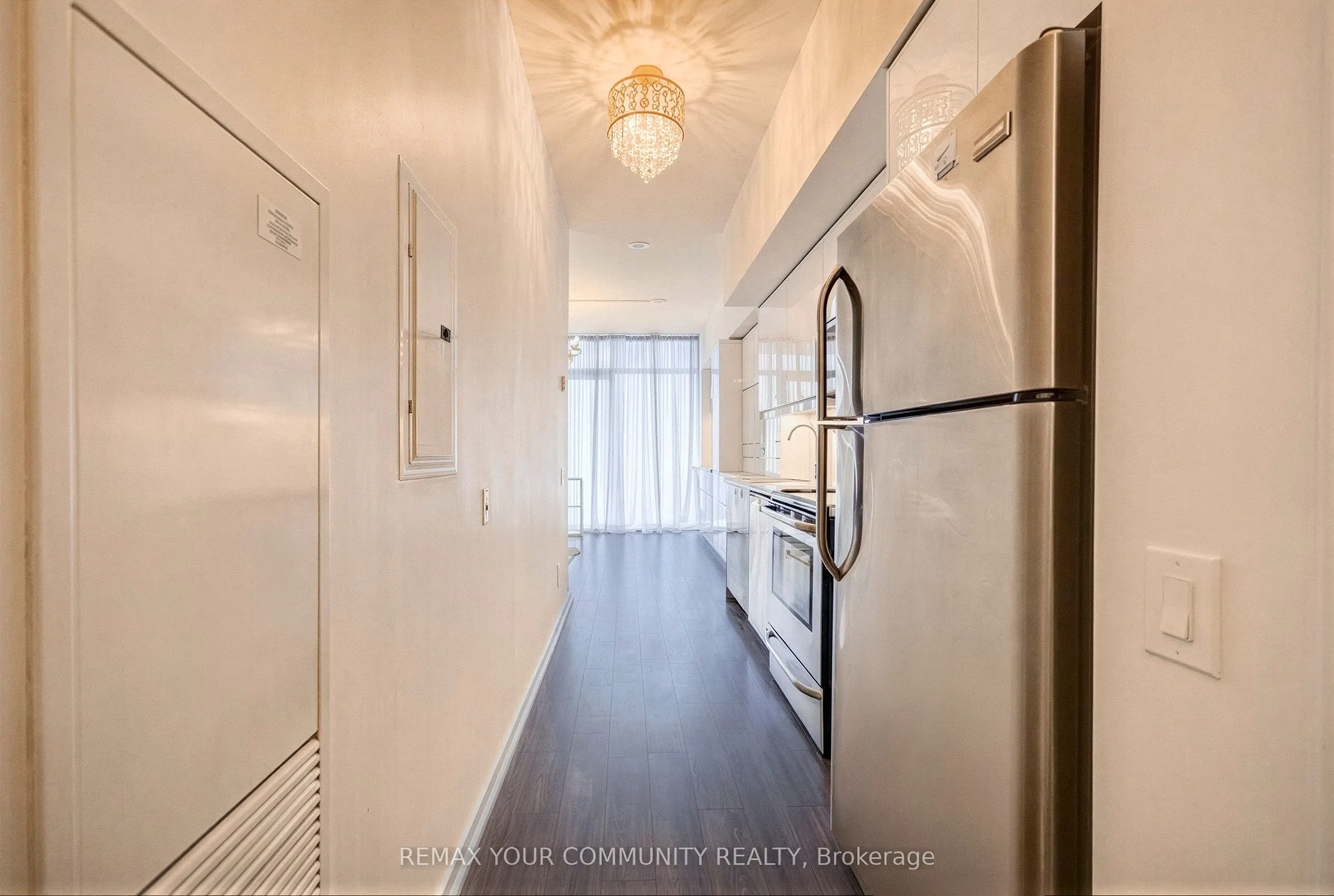 105 The Queensway #812
