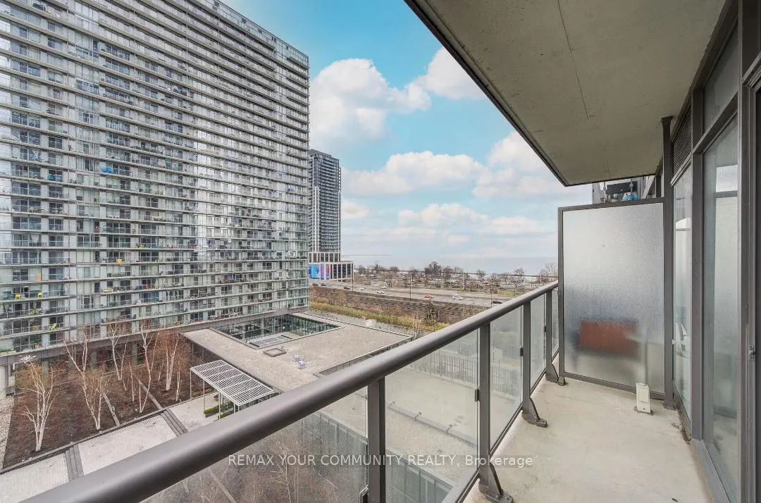 105 The Queensway #812