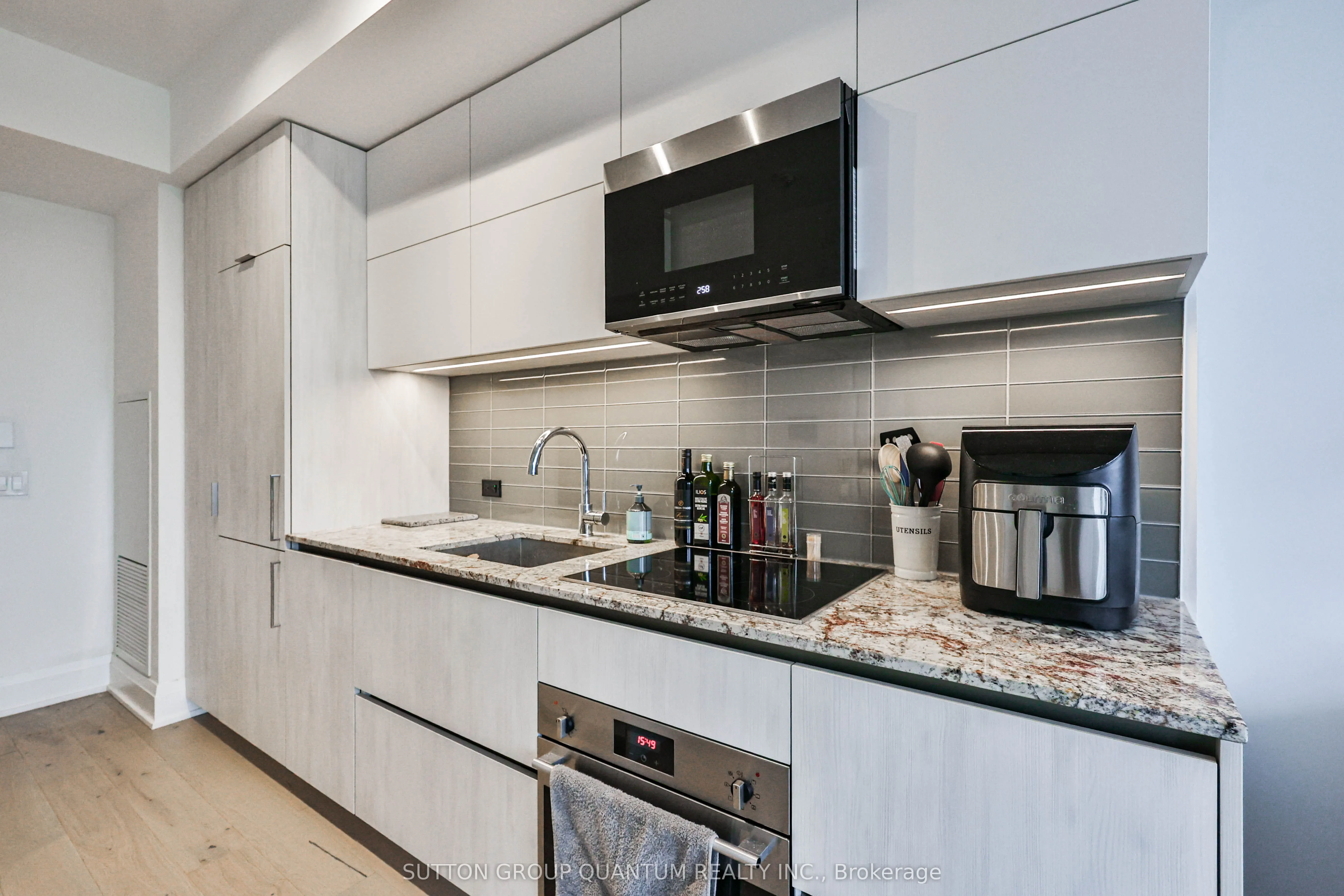 21 Park Street E #1009